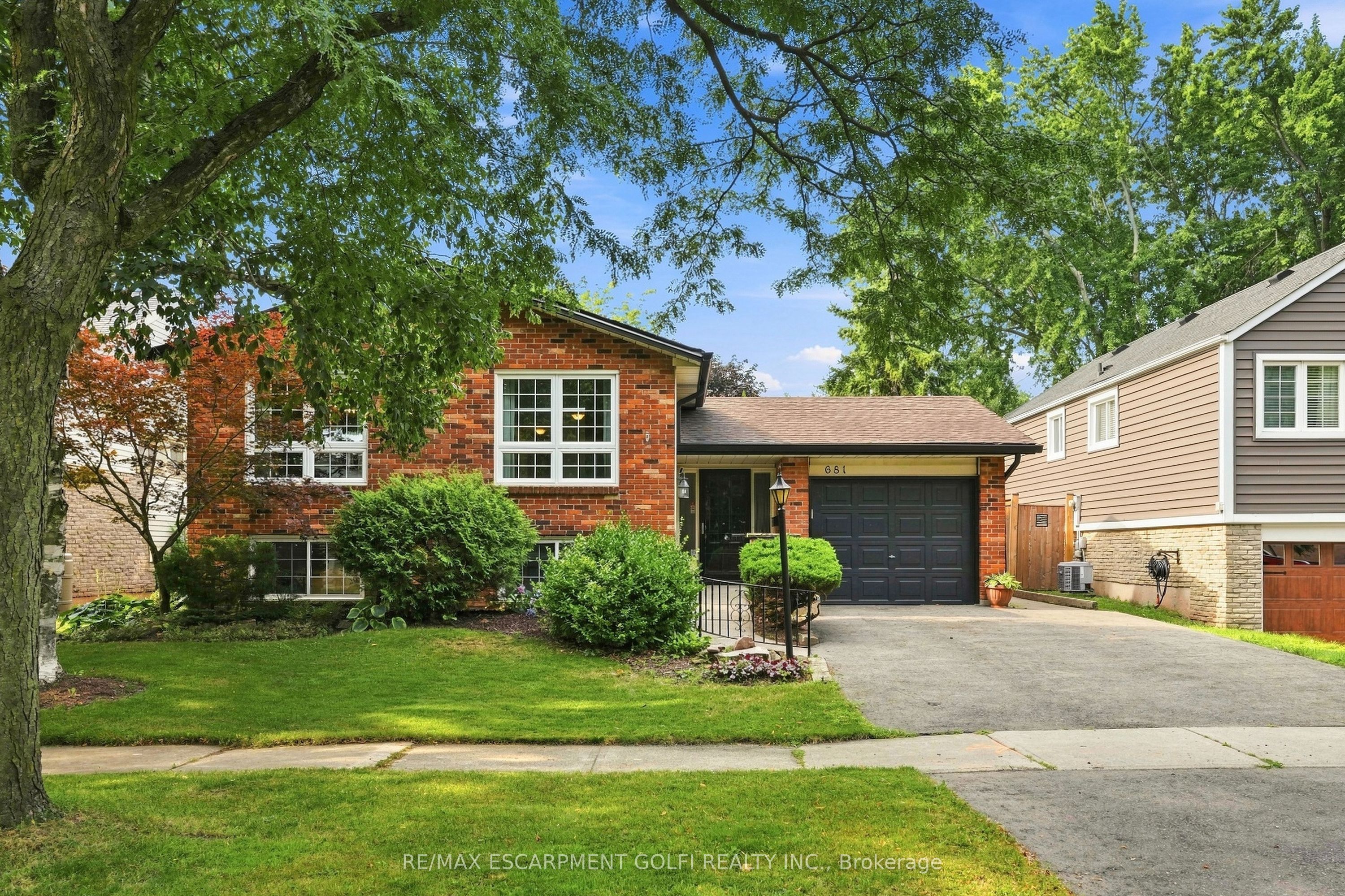 681 Empress Crescent, Burlington, ON L7L 5E9 photo 2