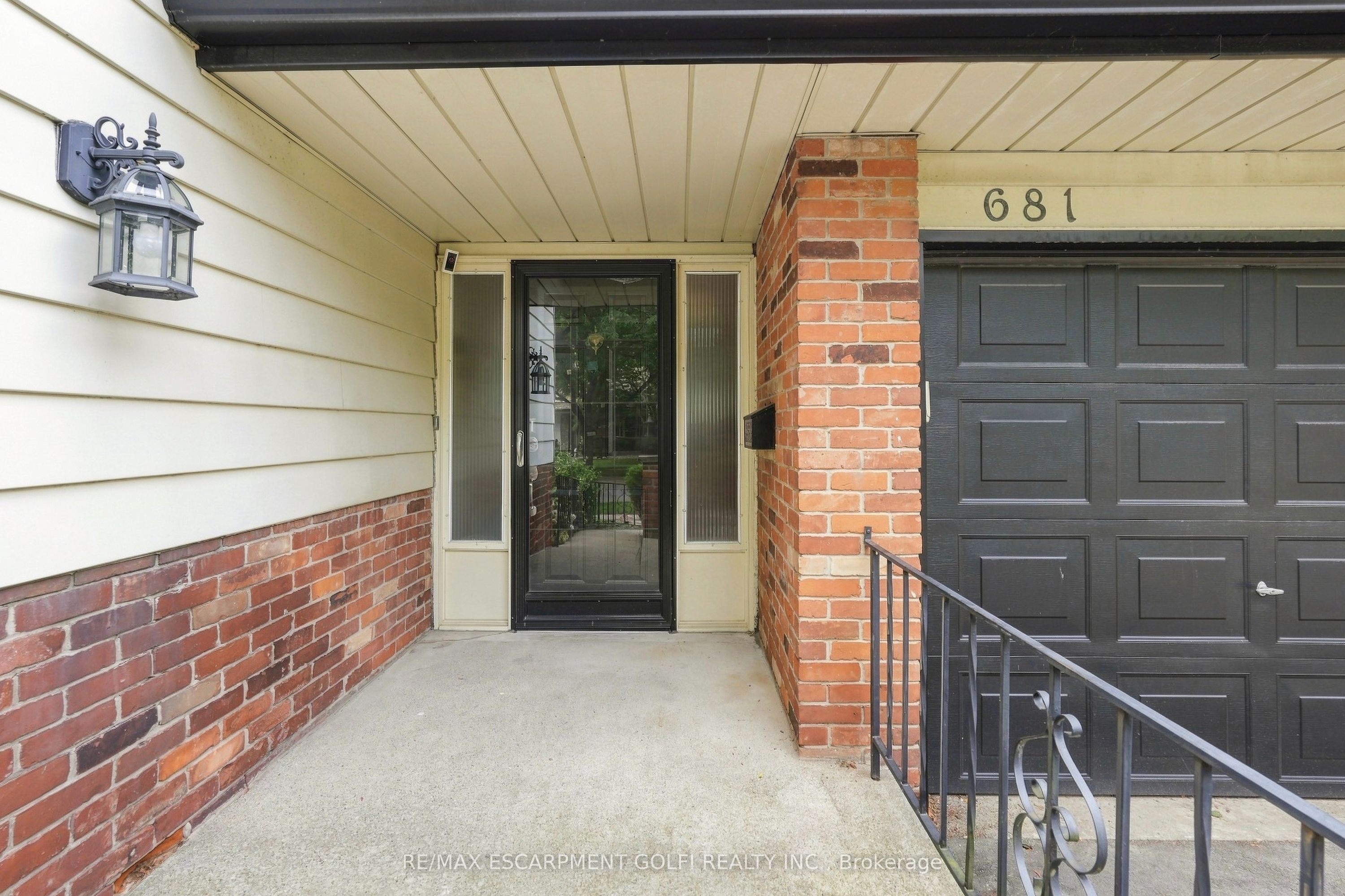 681 Empress Crescent, Burlington, ON L7L 5E9 photo 3