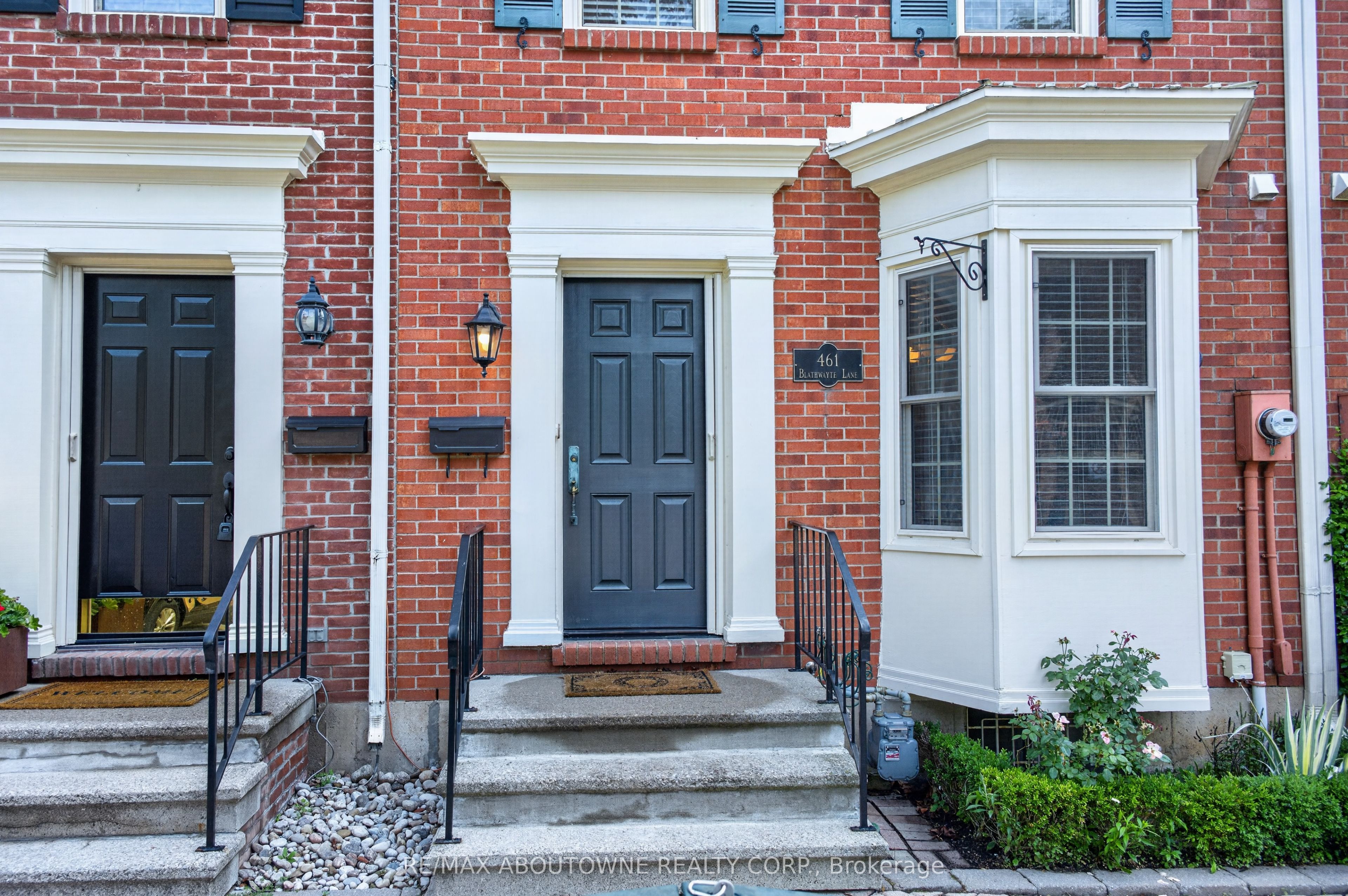 461 Blathwayte Lane, Burlington, ON L7S 1Y4 photo 2