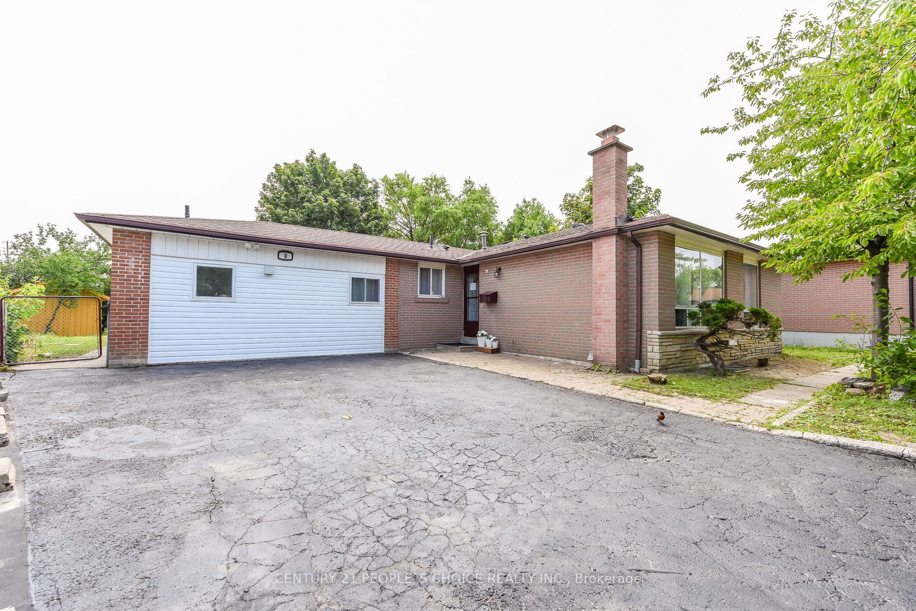 8 Fidelia Crescent, Brampton, ON L6T 3P8 photo 2