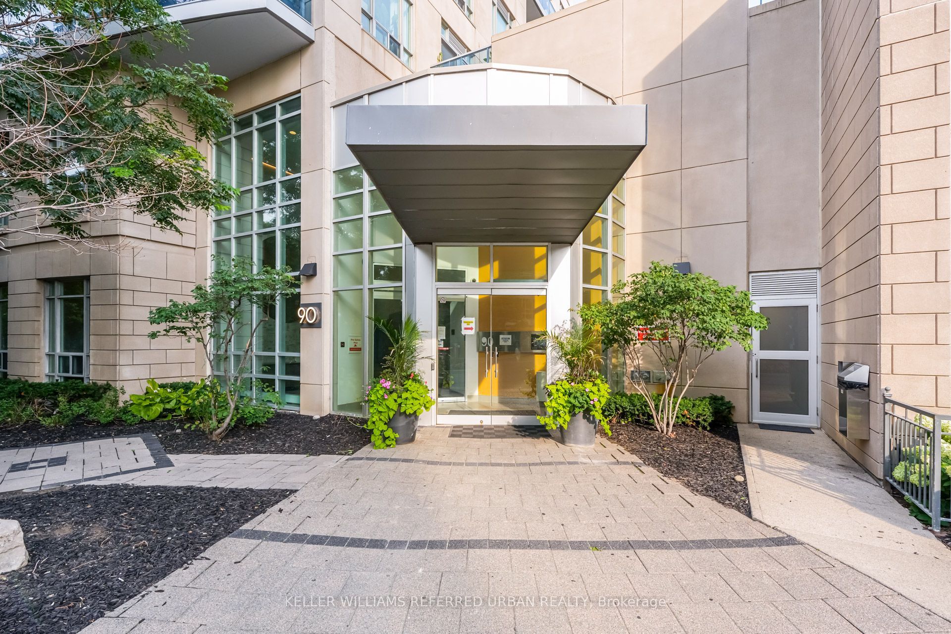 90 Absolute Avenue 504, Mississauga, ON L4Z 0A3 photo 2