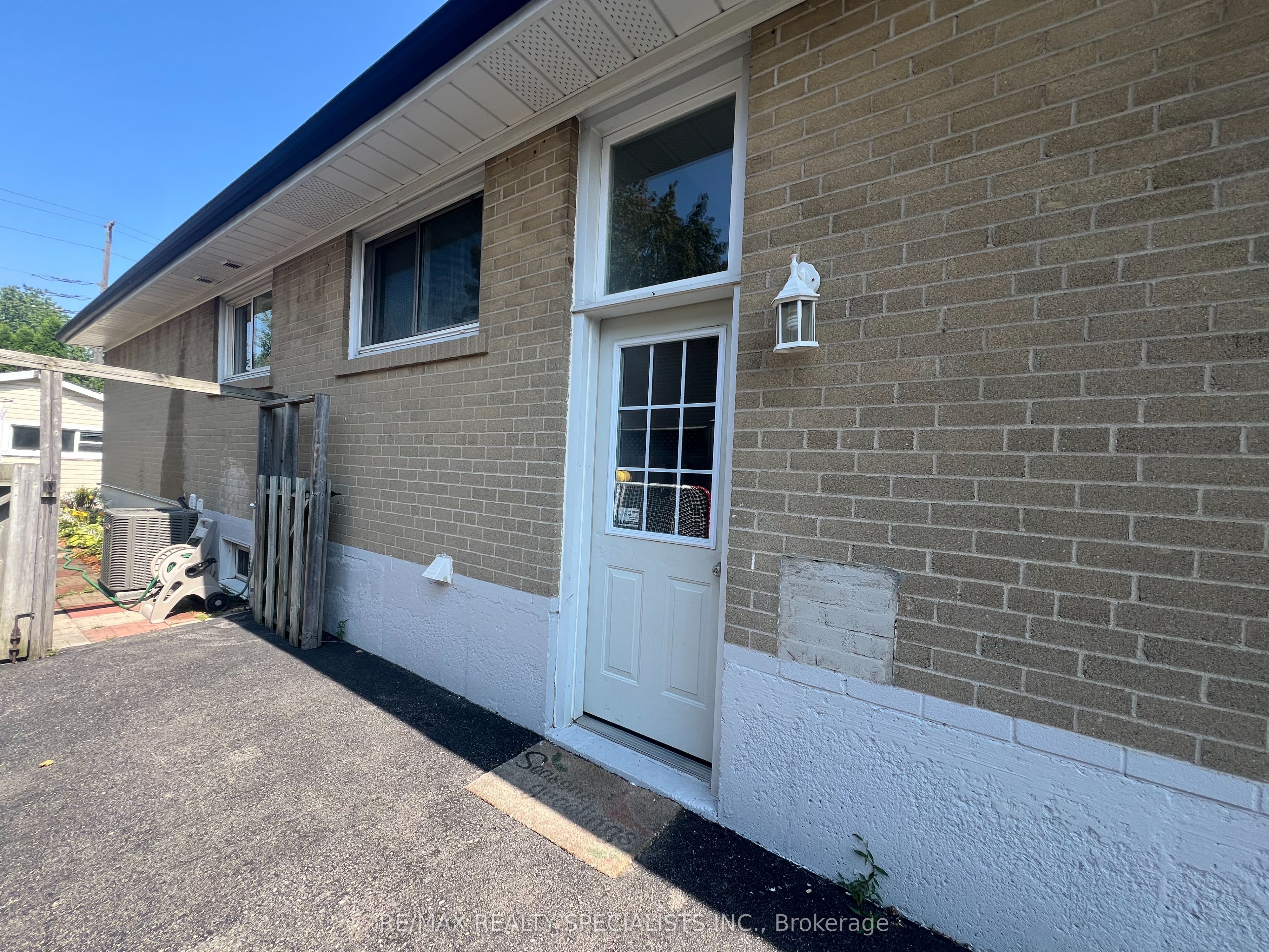 1763 Sandgate Crescent Lower, Mississauga, ON L5J 2E7 photo 3
