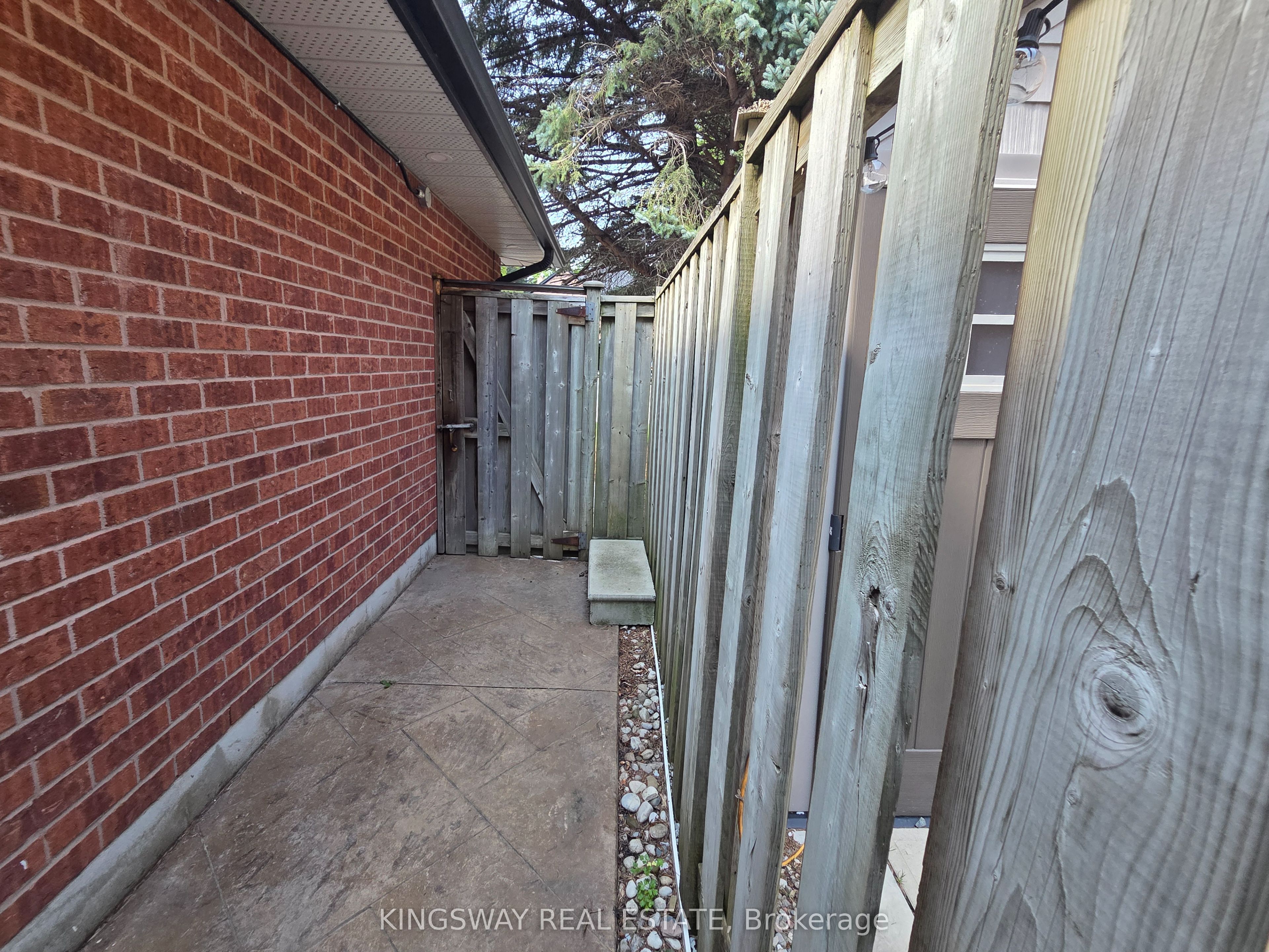 1756 Bridewell Court Basement Apt, Mississauga, ON L5L 3R7