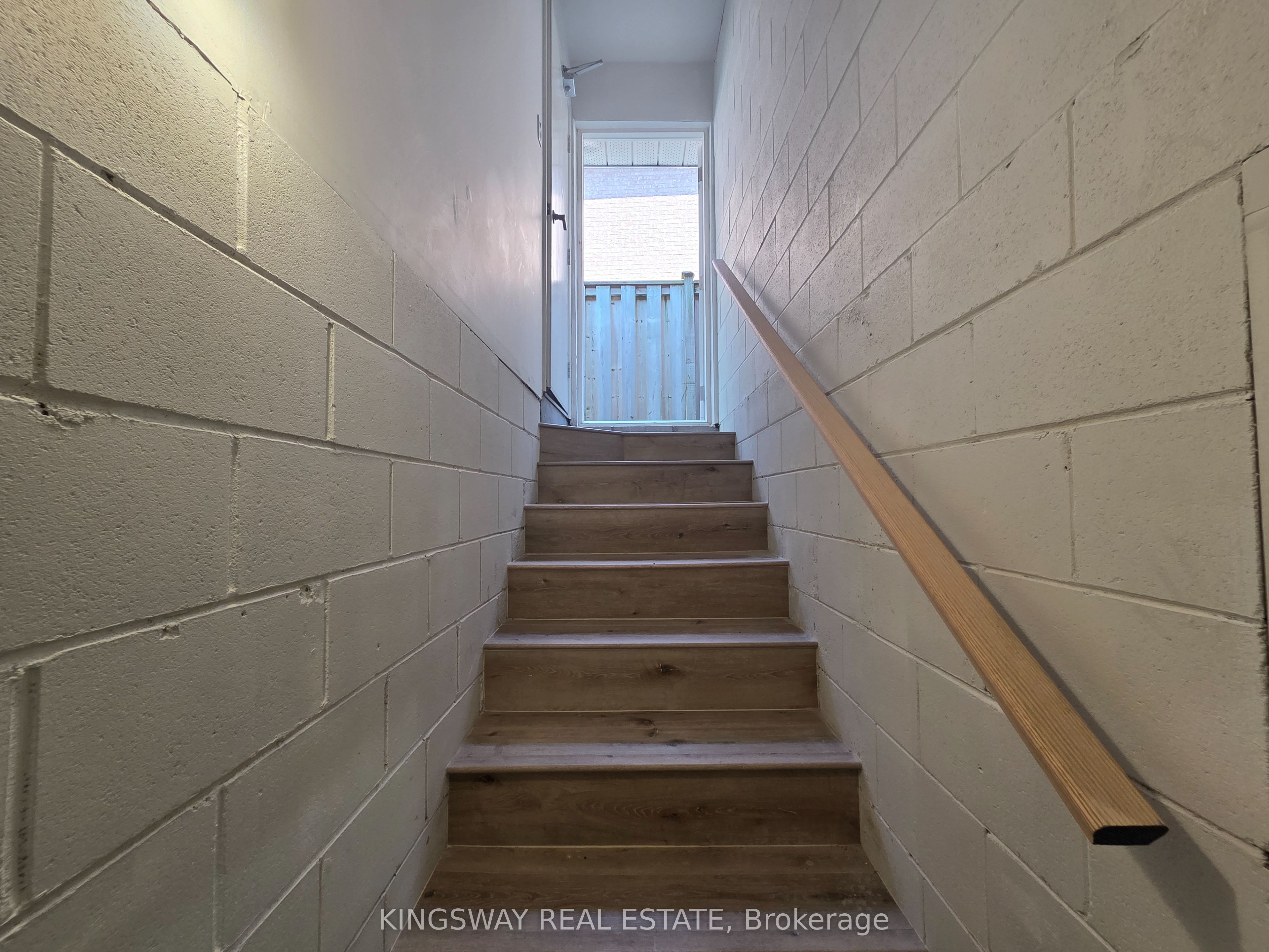 1756 Bridewell Court Basement Apt, Mississauga, ON L5L 3R7 photo 2