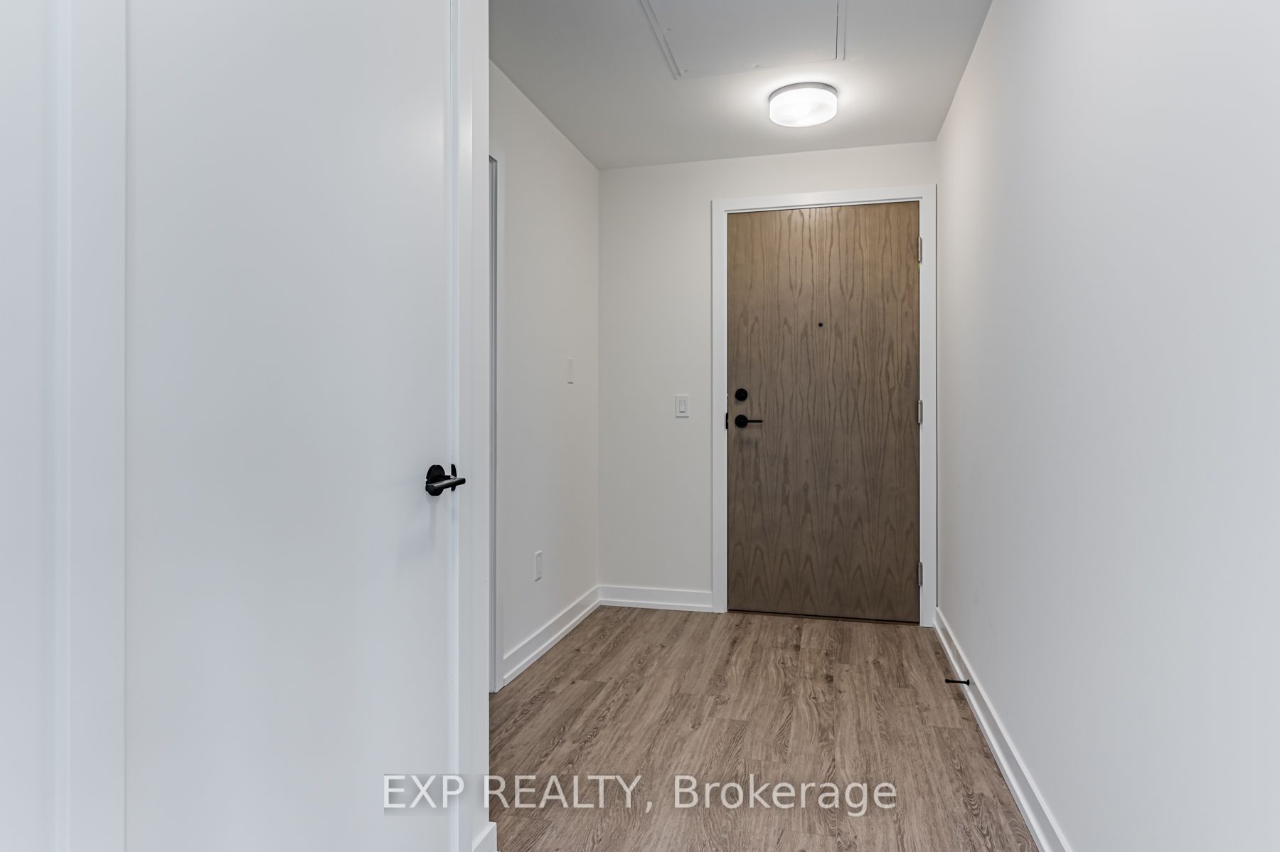2300 St Clair Avenue W 803, Toronto, ON M6N 1K8 photo 2
