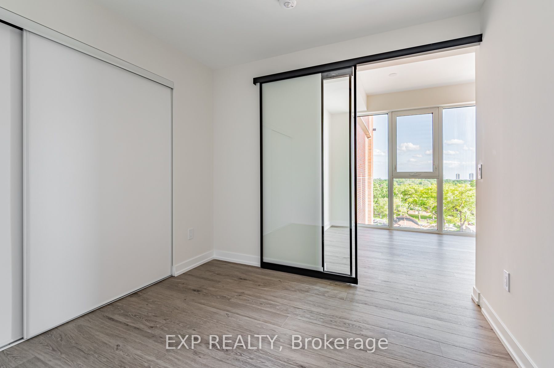 2300 St Clair Avenue W 803, Toronto, ON M6N 1K8 photo 5