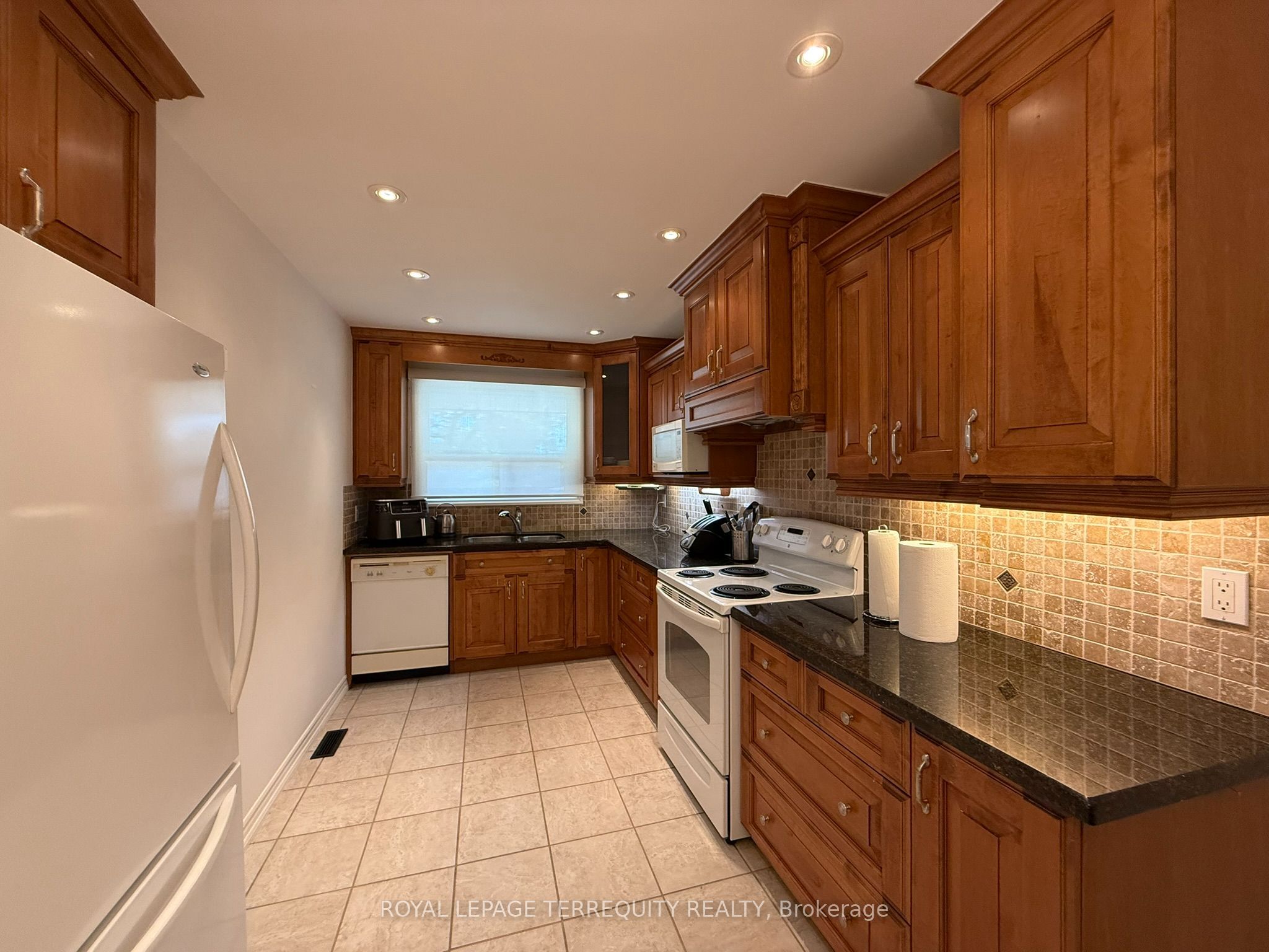1213 Shamir Crescent, Mississauga, ON L5C 1L2 photo 3
