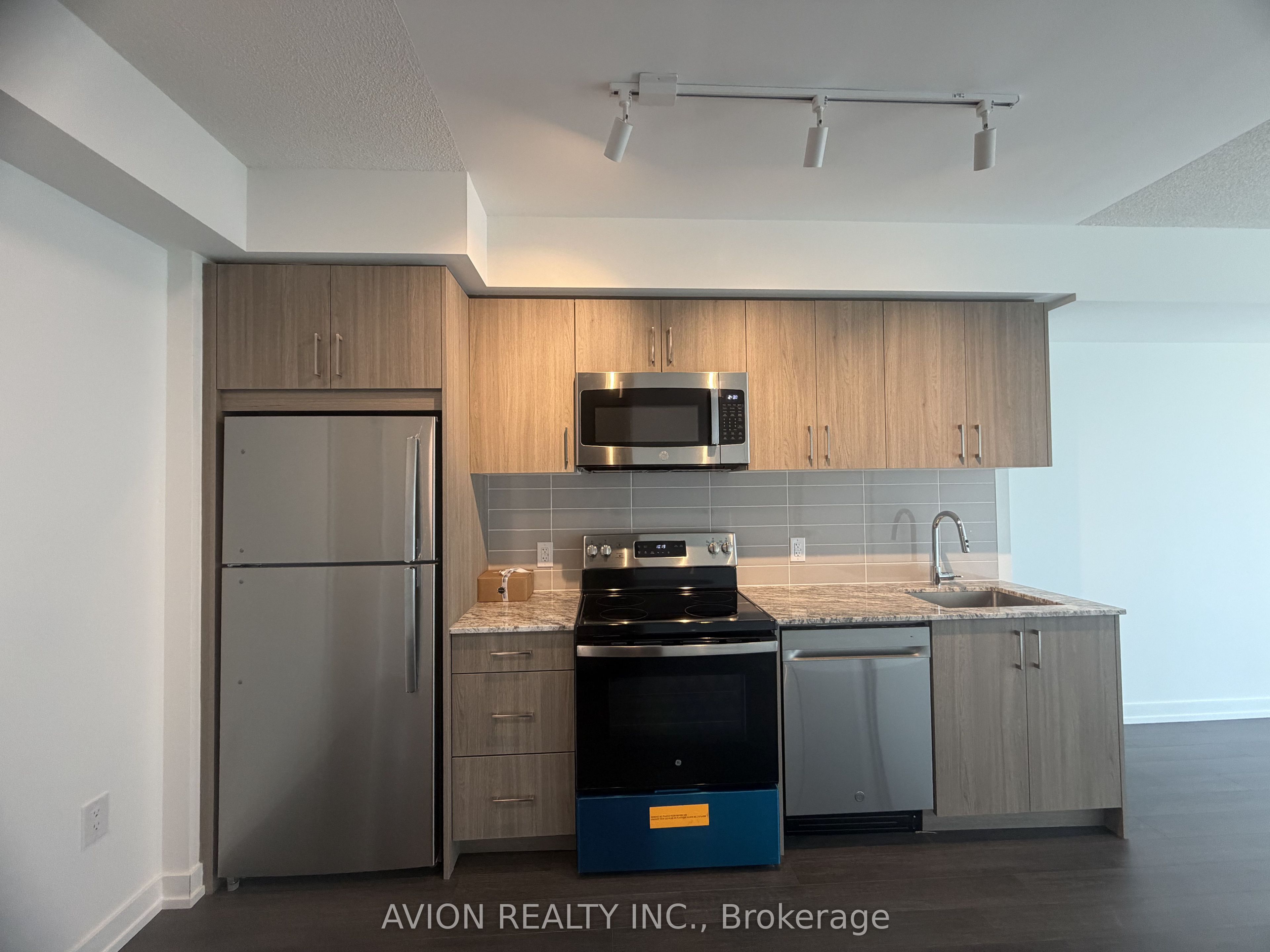 4010 Eglinton Avenue W 1316, Toronto, ON M9A 0G5