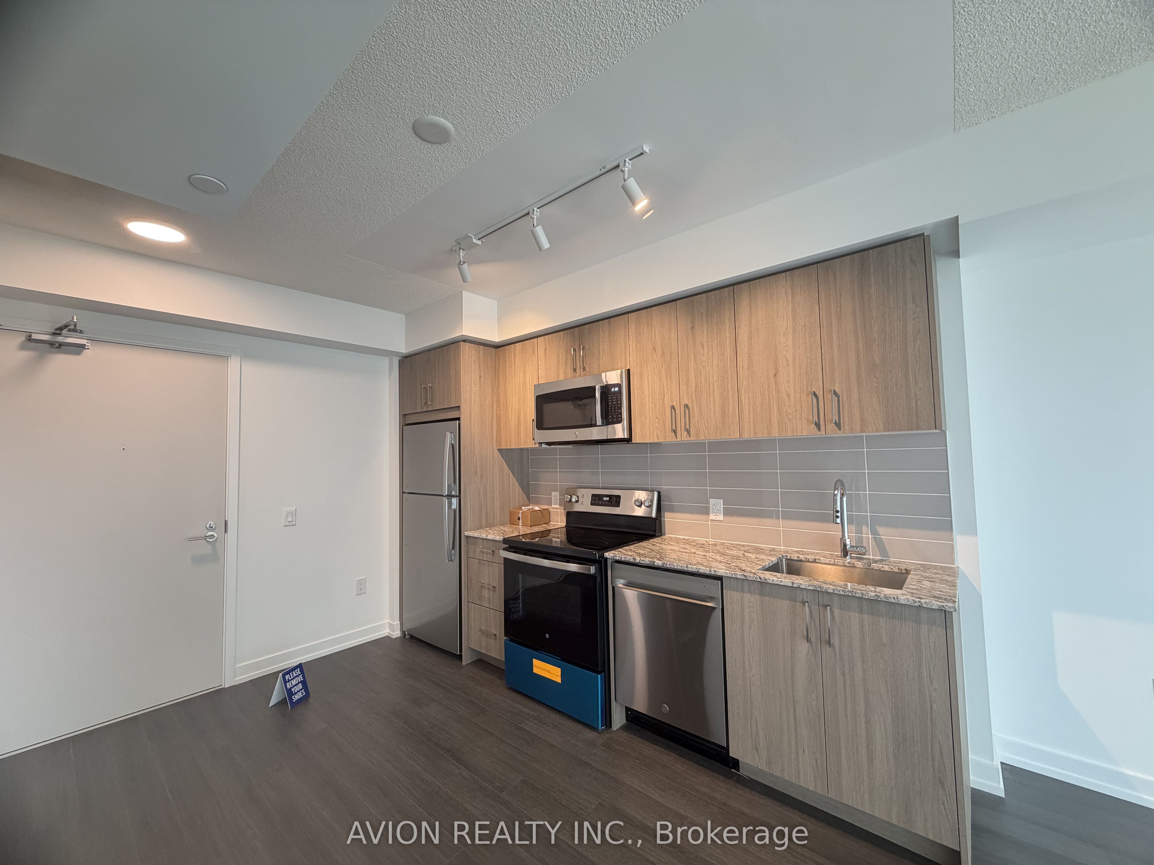 4010 Eglinton Avenue W 1316, Toronto, ON M9A 0G5 photo 3