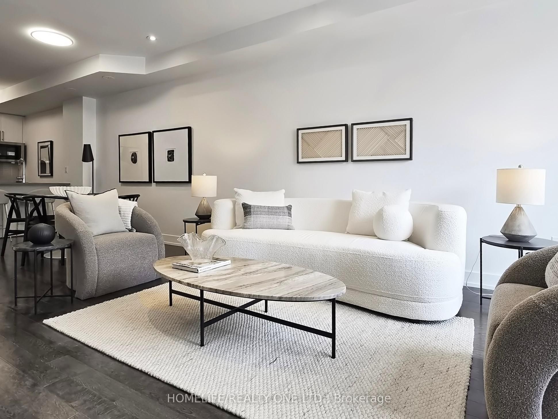 1076 Lansdowne Avenue, Toronto, ON M6H 4H2 photo 2