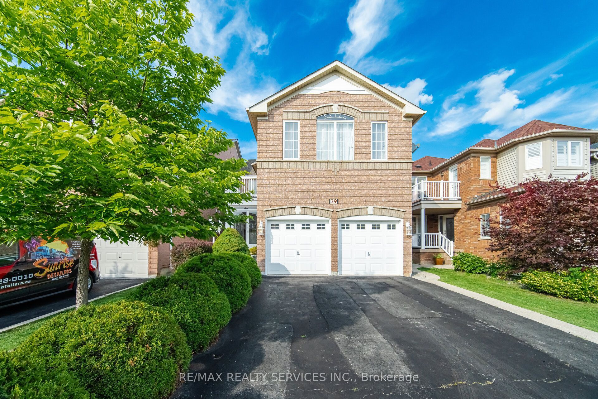 39 LEGEND Lane, Brampton, ON L6X 5B6 photo 2