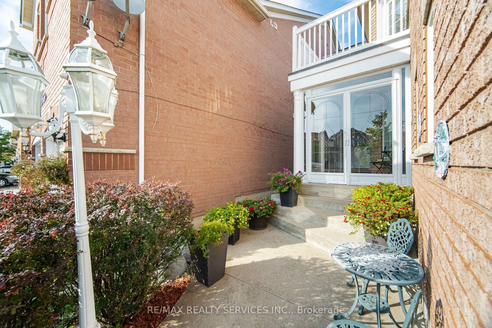 39 LEGEND Lane, Brampton, ON L6X 5B6 photo 3