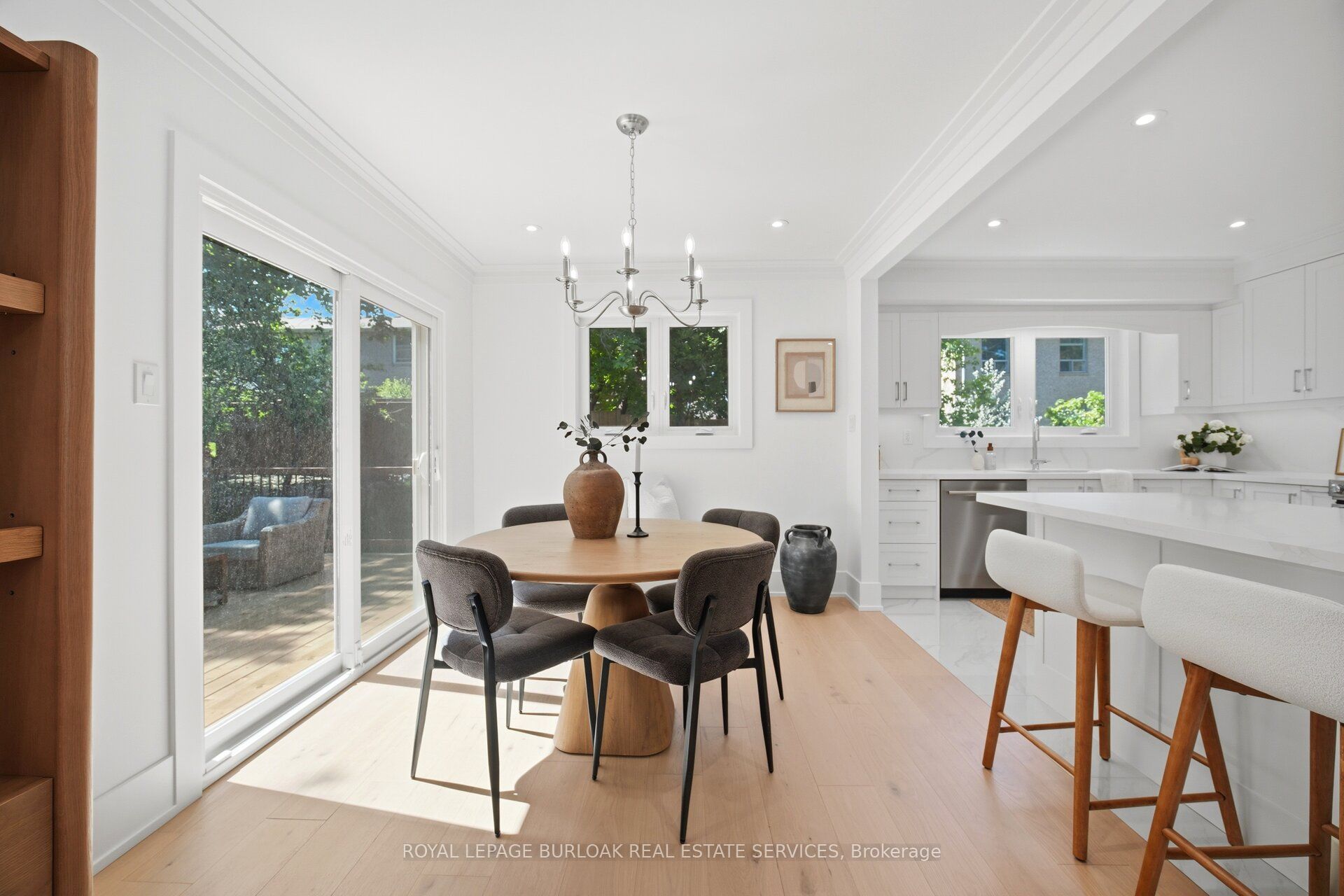 1379 Christina Court, Burlington, ON L7P 2V8 photo 5