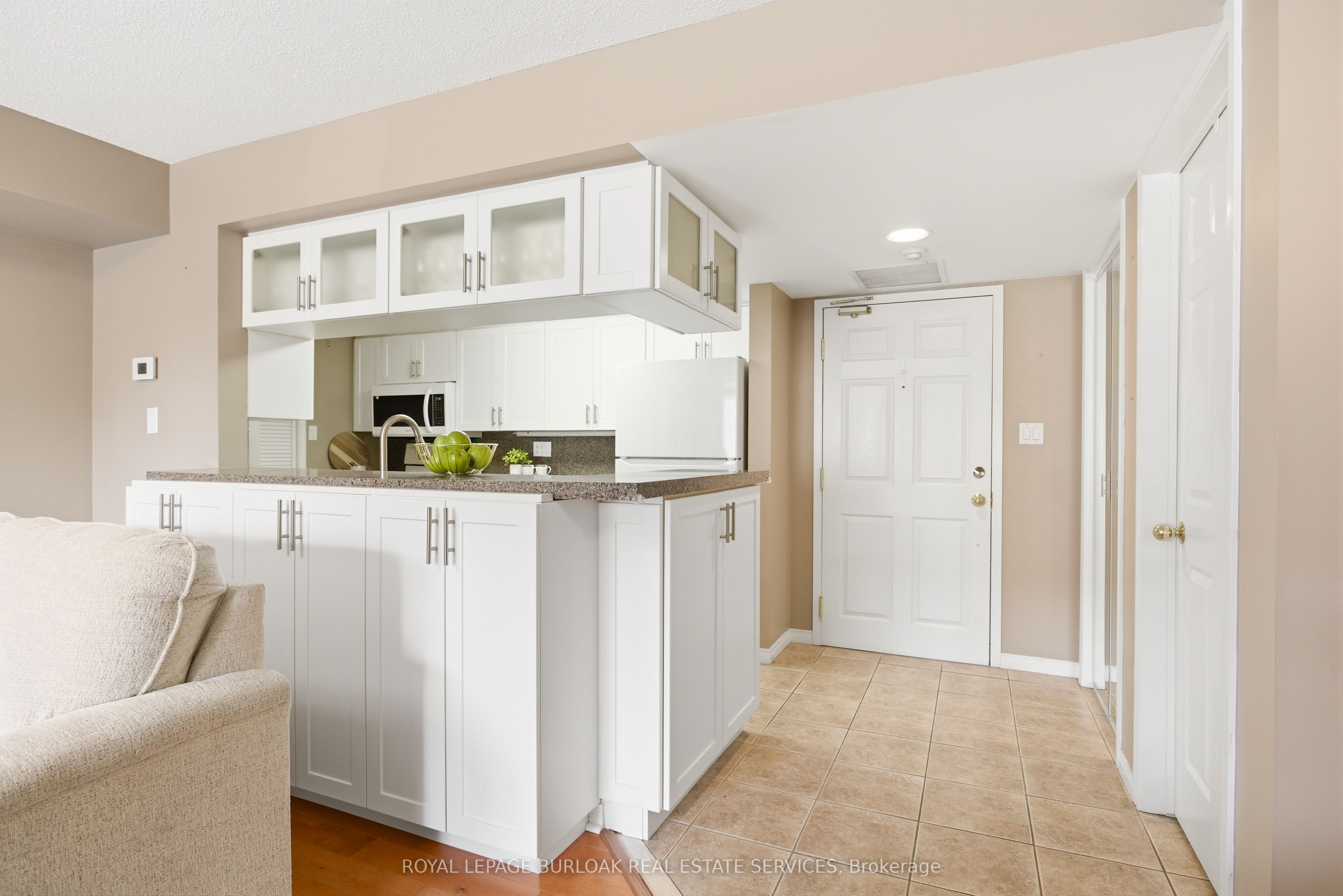 216 Plains Road W F304, Burlington, ON L7T 4M1 photo 2