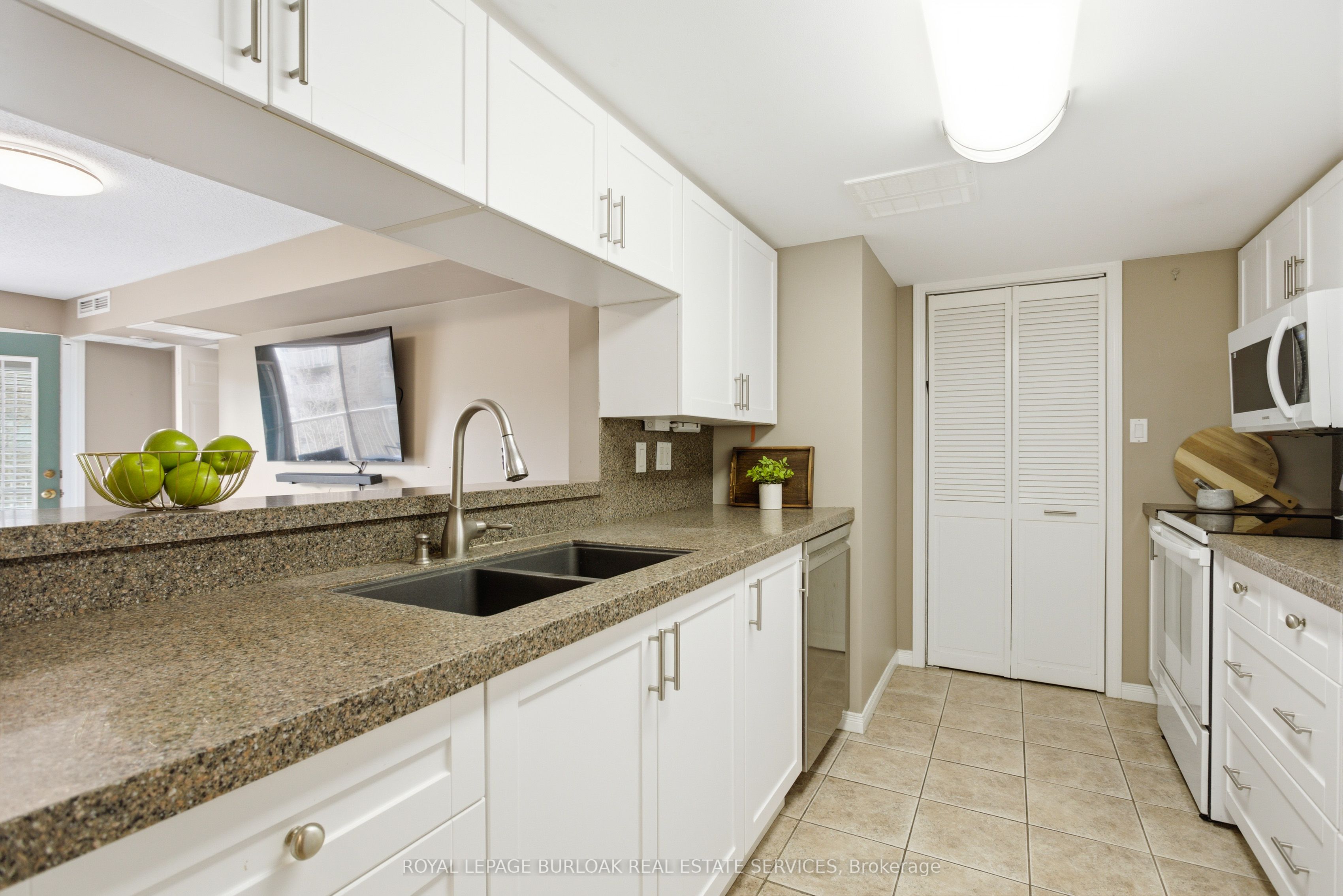 216 Plains Road W F304, Burlington, ON L7T 4M1 photo 3