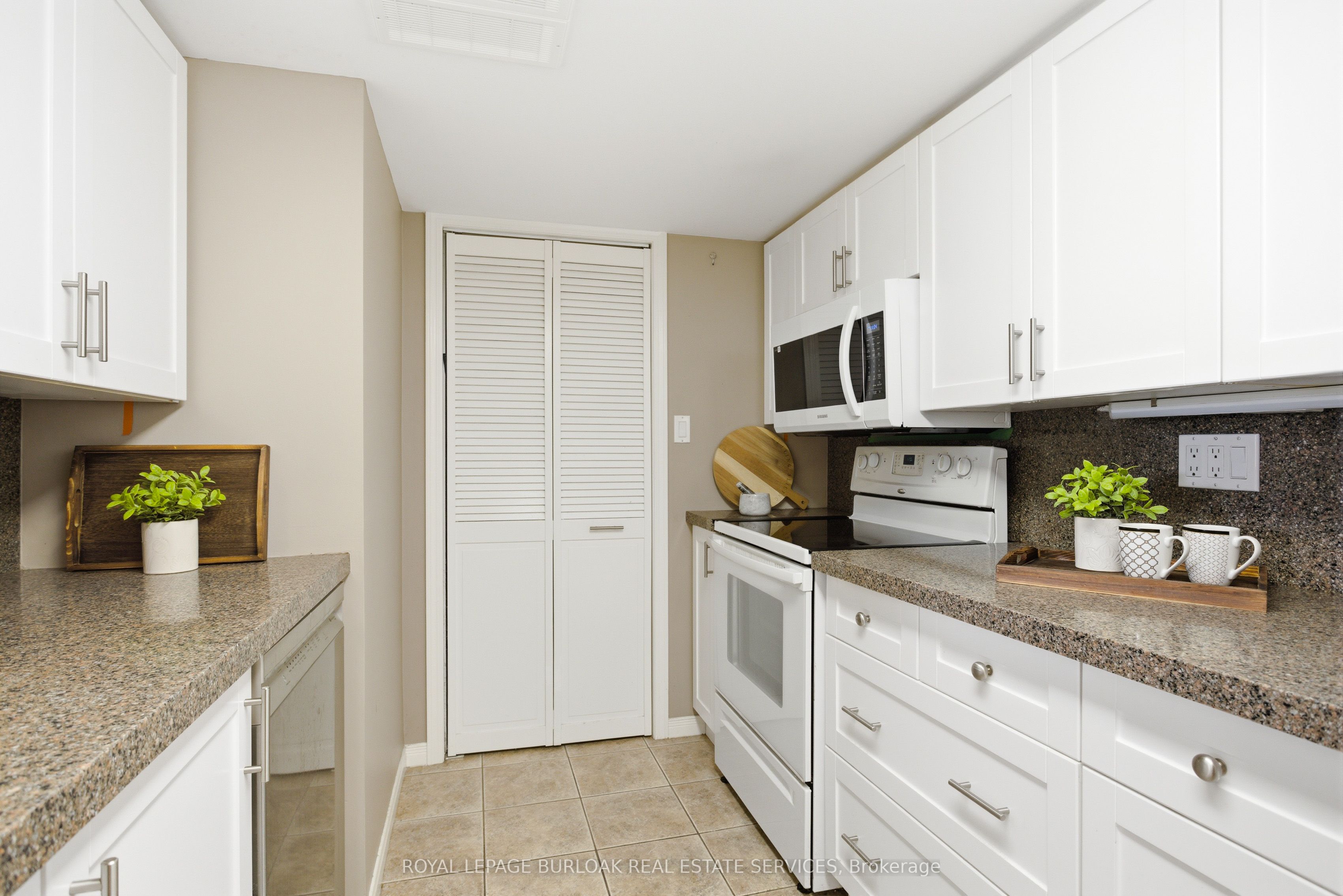 216 Plains Road W F304, Burlington, ON L7T 4M1 photo 4