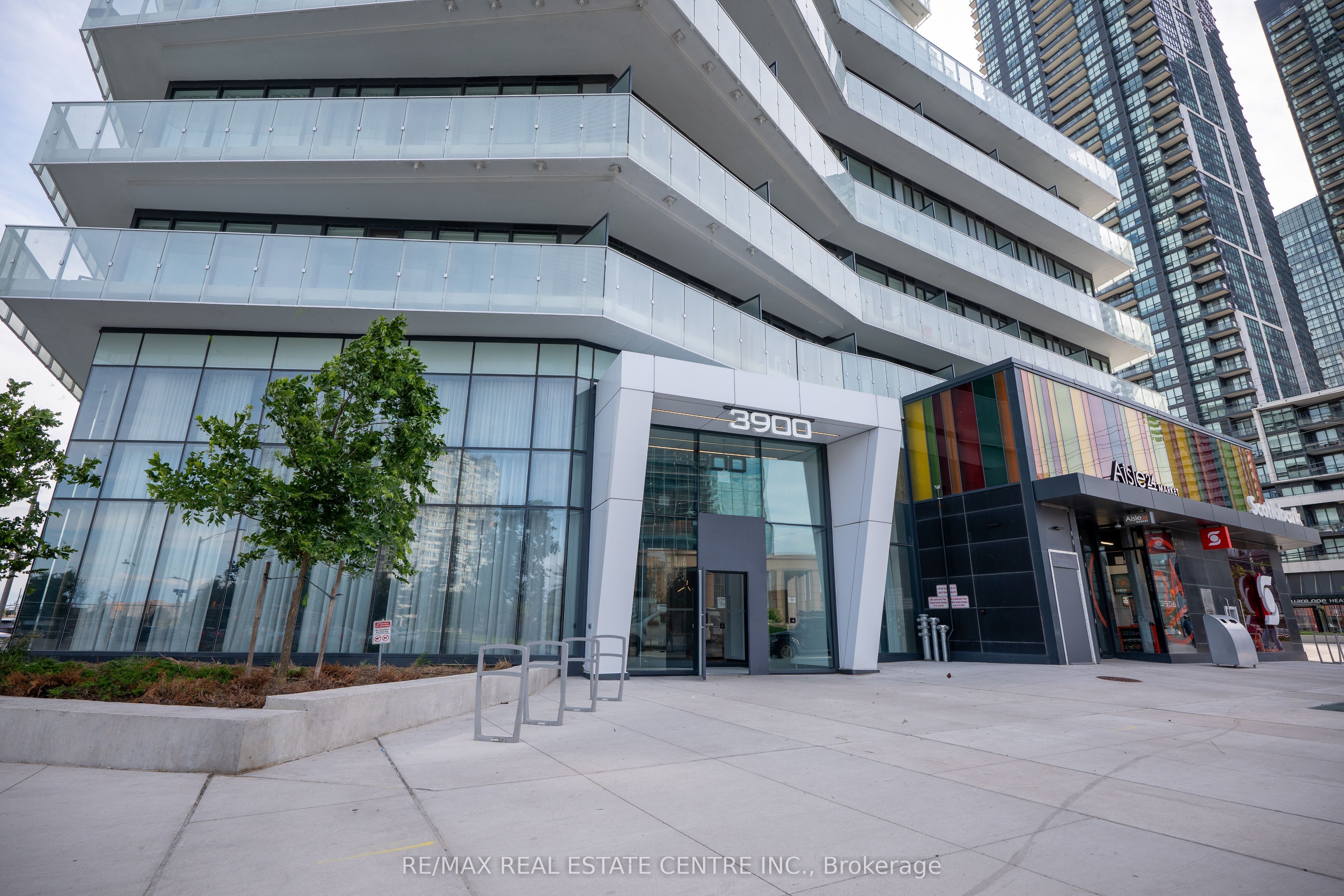 3900 Confederation Pkwy Parkway 5707, Mississauga, ON L5B 0M3 photo 2