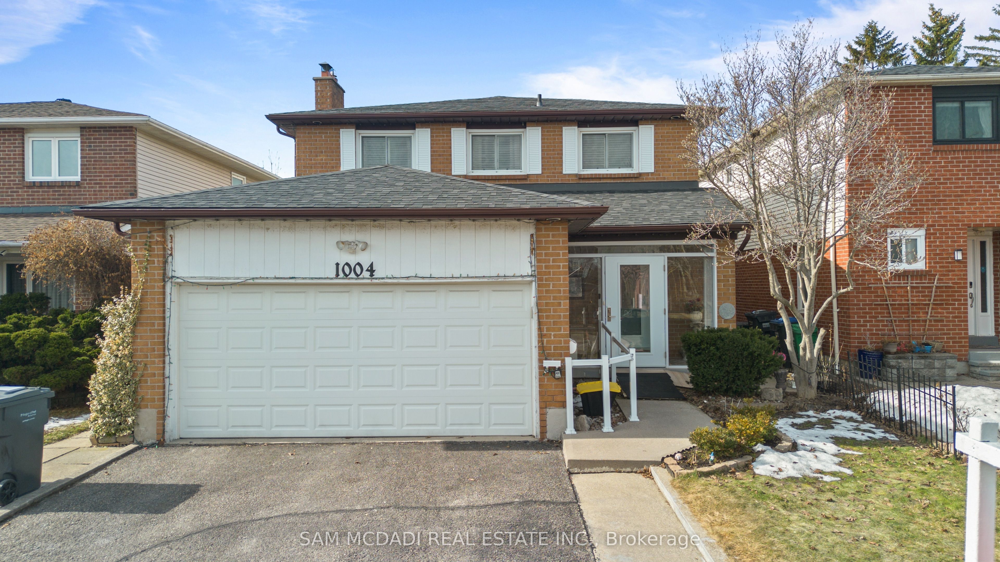 1004 Queensbridge Drive, Mississauga, ON L5C 3R1