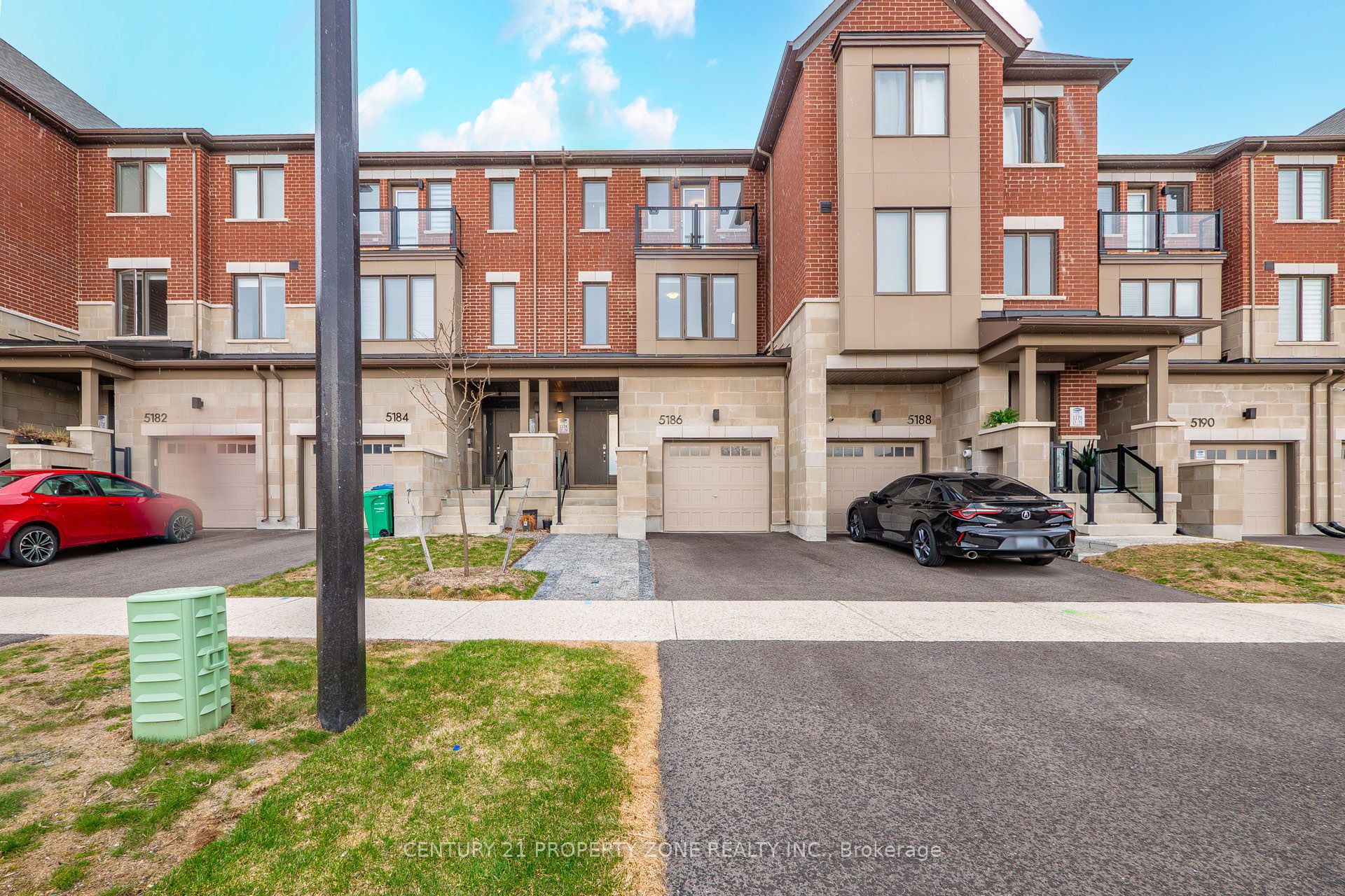 5186 Viola Desmond Drive, Mississauga, ON L5M 2S7 photo 2