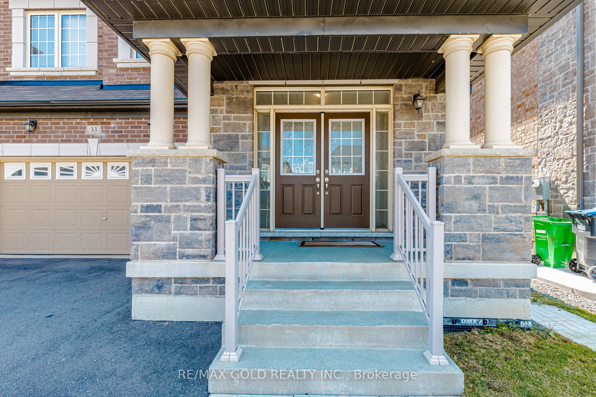 33 Tiger Crescent, Brampton, ON L6R 0C8 photo 3