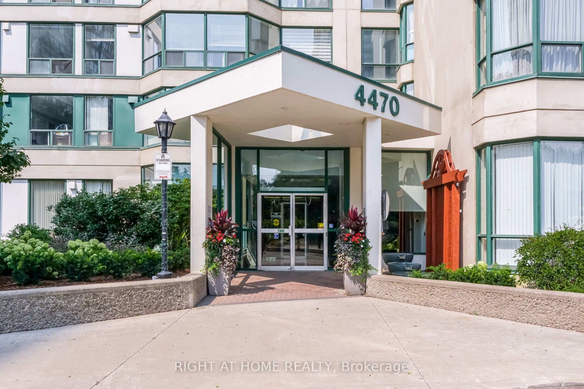 4470 Tucana Court 308, Mississauga, ON L5R 3K8 photo 2
