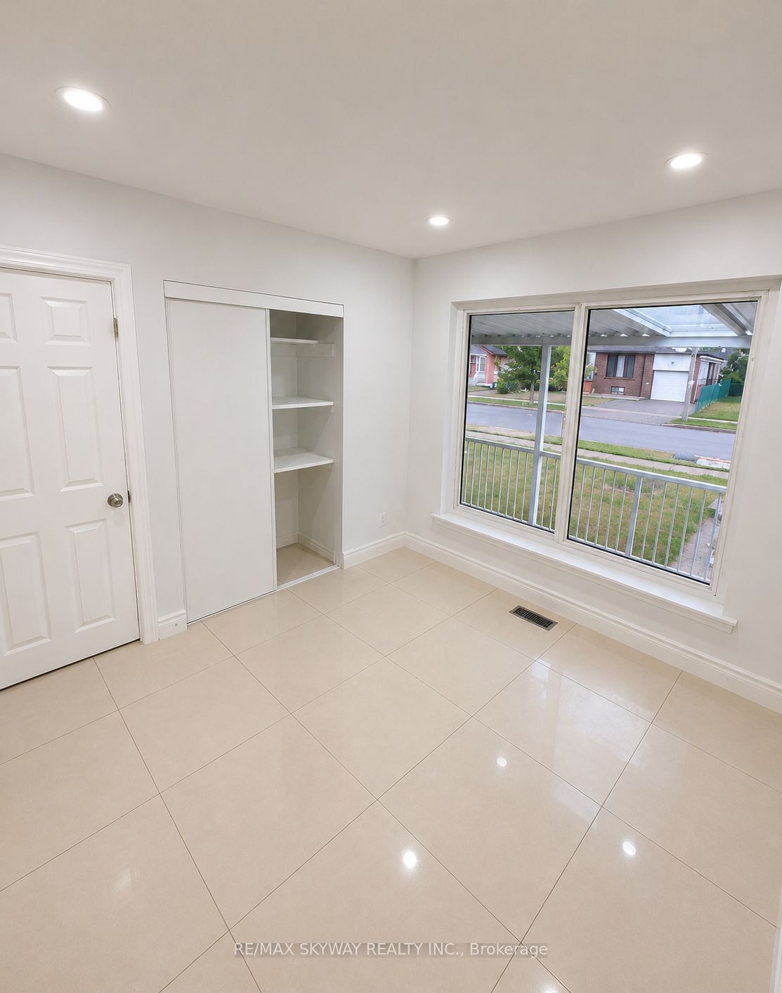 40 Dorward Drive, Toronto, ON M9V 2J7 photo 4