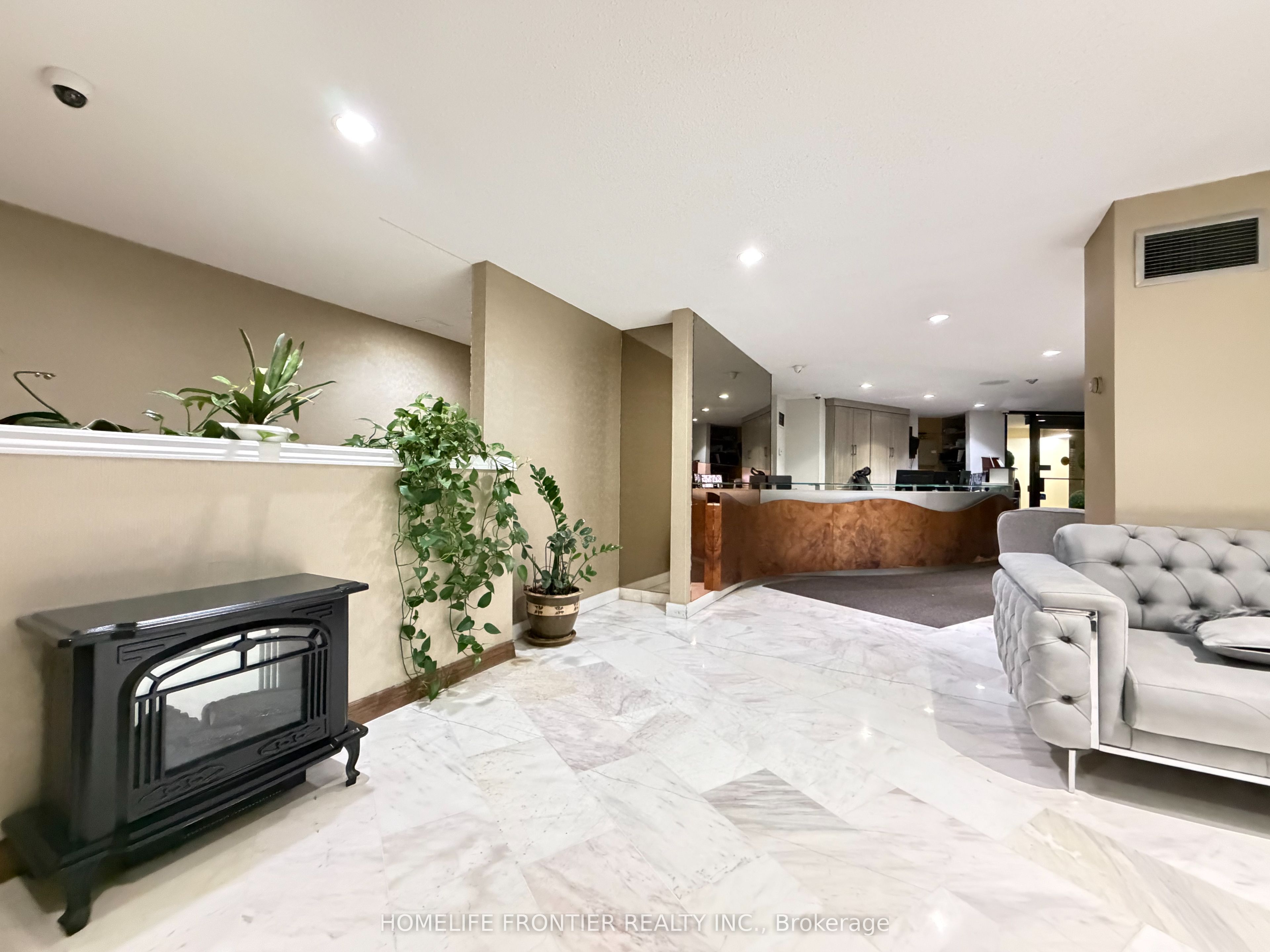3695 Kaneff Crescent Sph7, Mississauga, ON L5A 4B6 photo 4