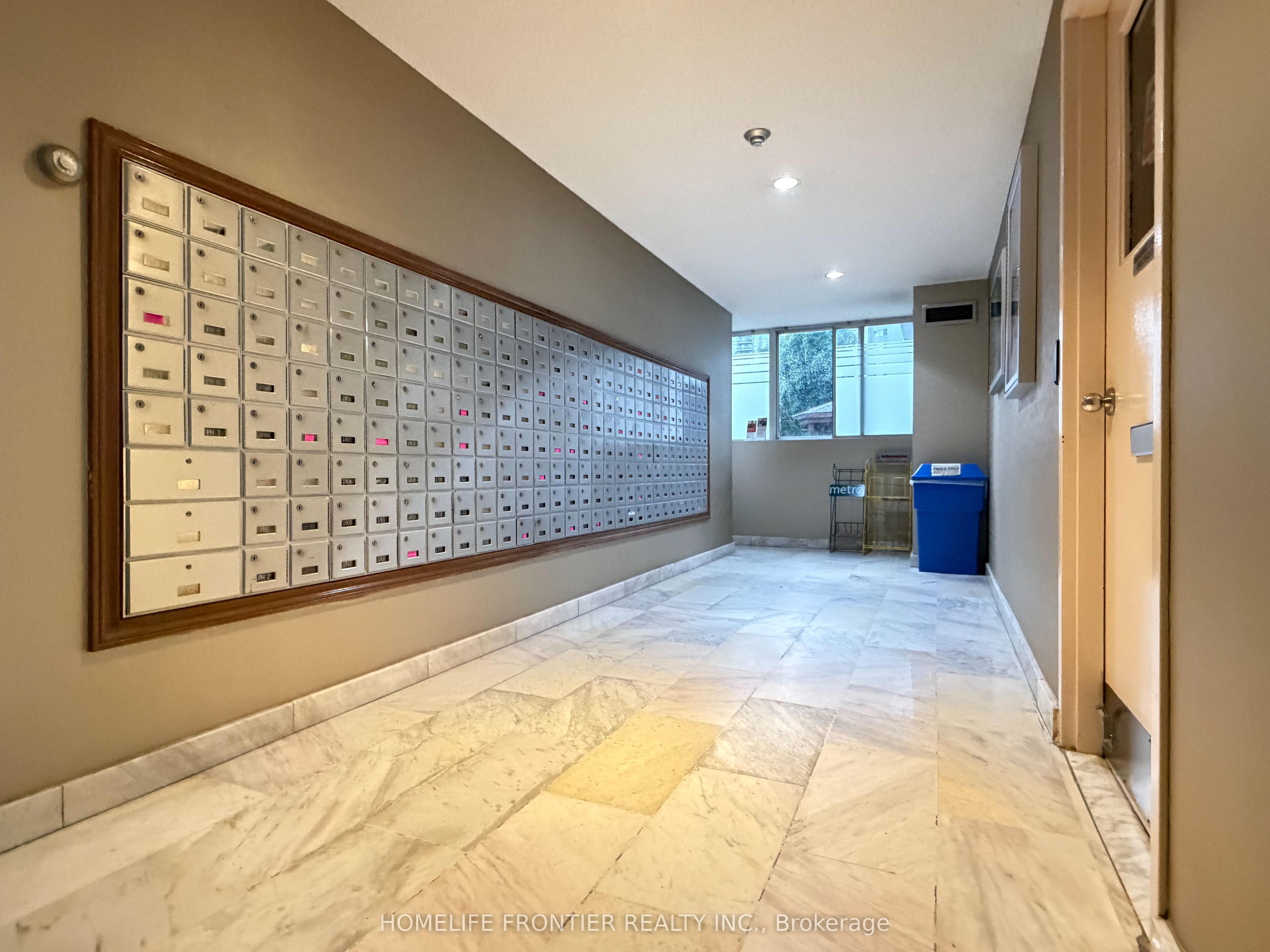 3695 Kaneff Crescent Sph7, Mississauga, ON L5A 4B6 photo 5