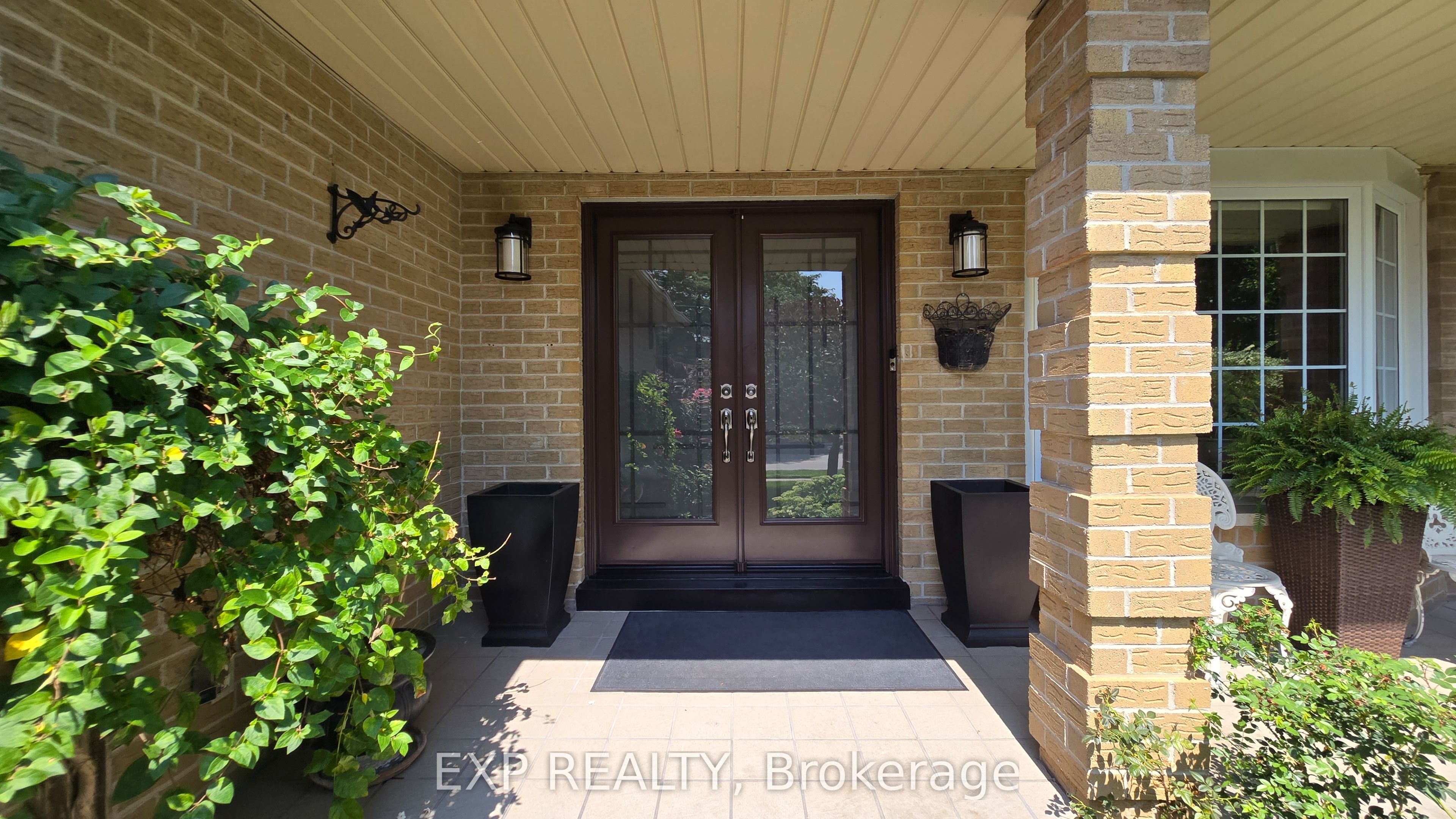 281 Mississaga Street, Oakville, ON L6L 6J8 photo 2