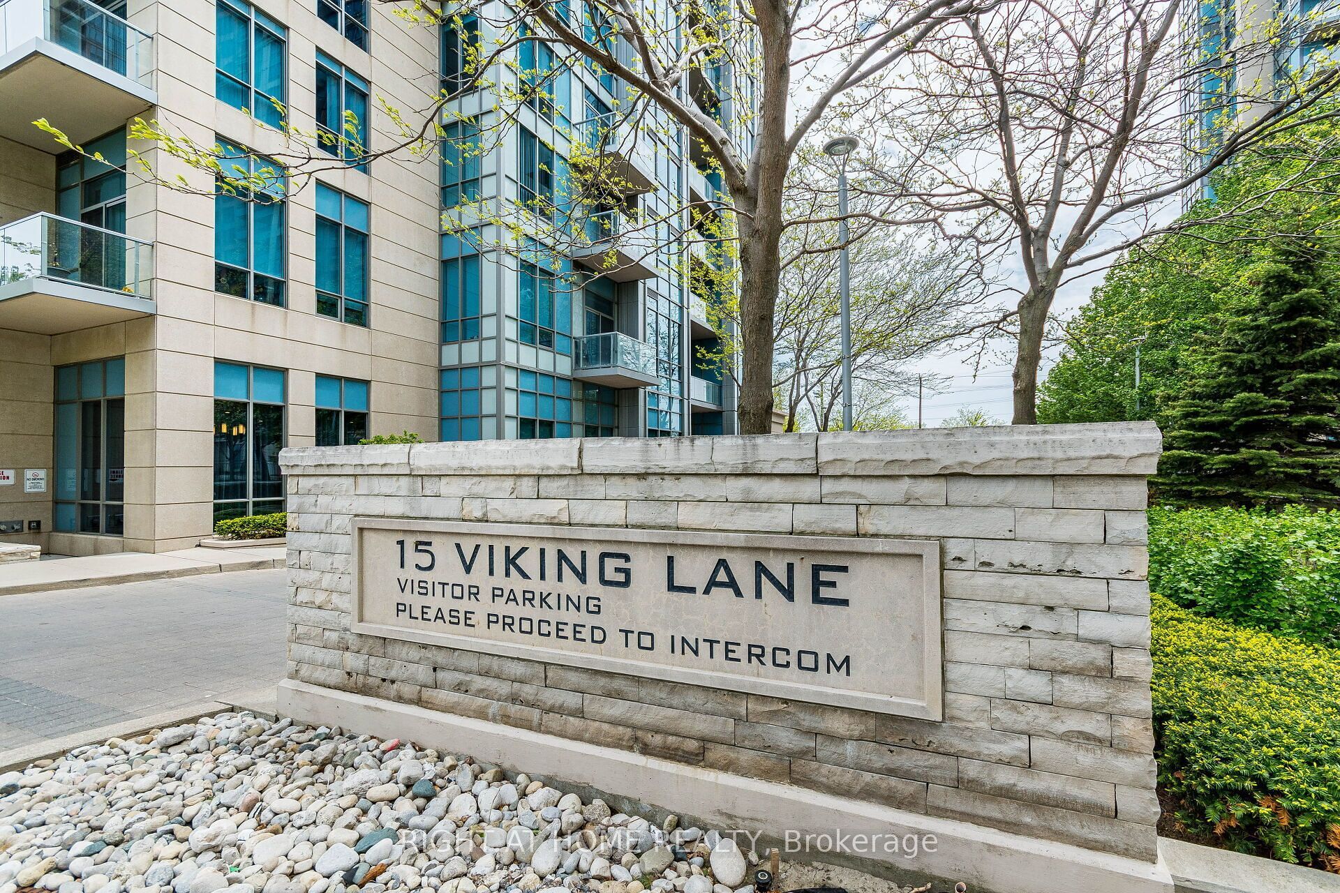 2702-15 Viking Lane, Toronto, ON M9B 0A4 photo 2