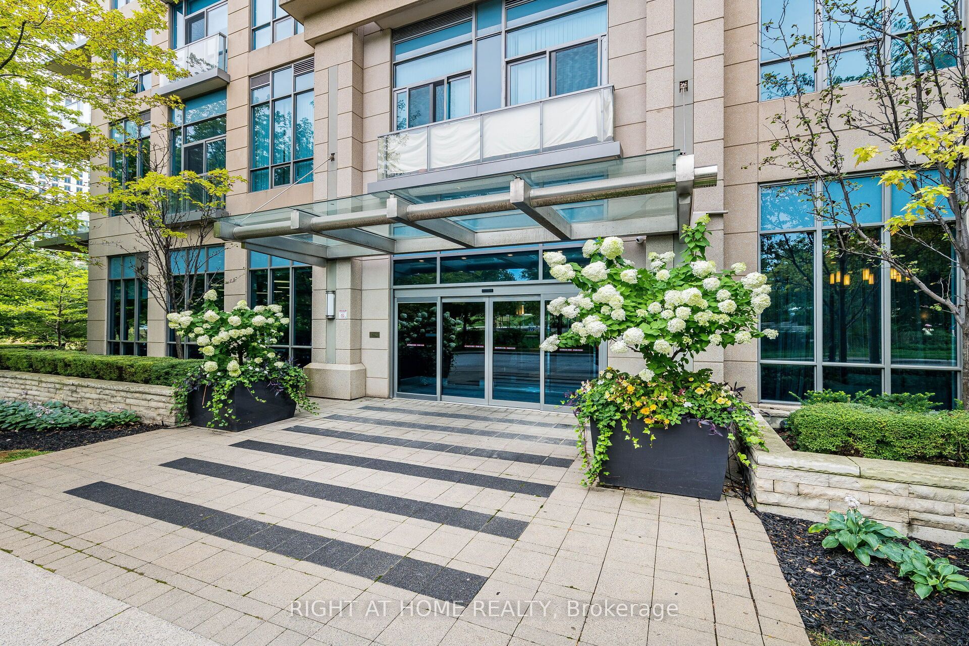 2702-15 Viking Lane, Toronto, ON M9B 0A4 photo 3