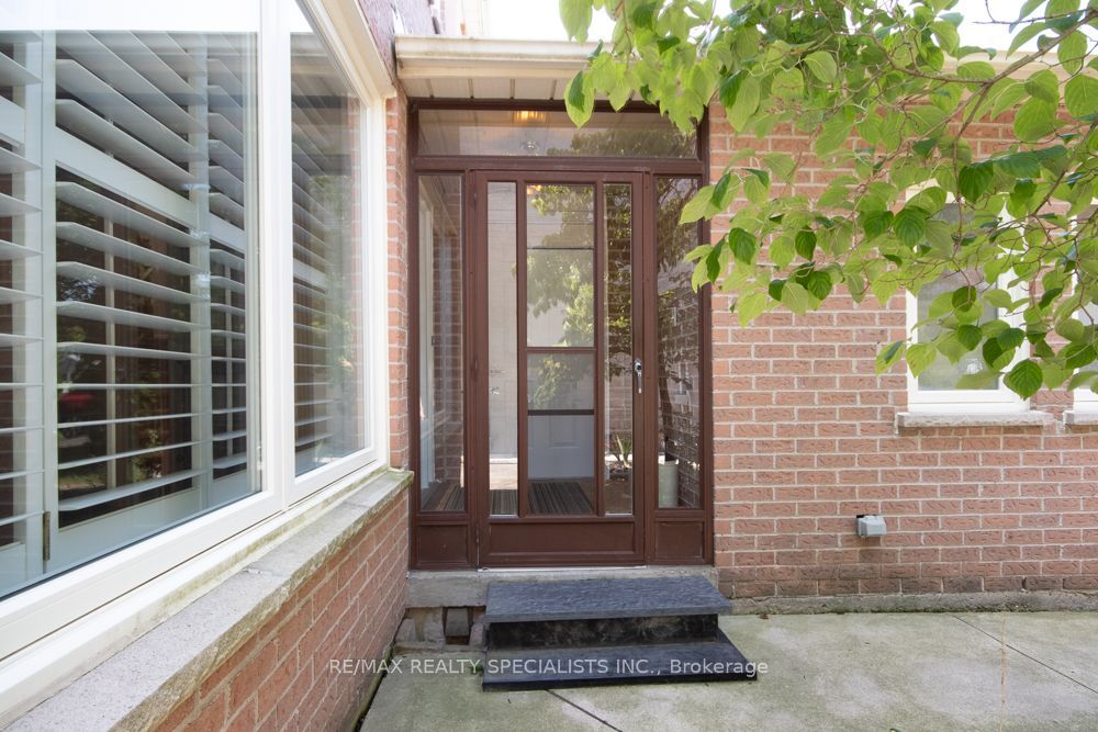 358 Erin Street, Oakville, ON L6H 4P9 photo 3