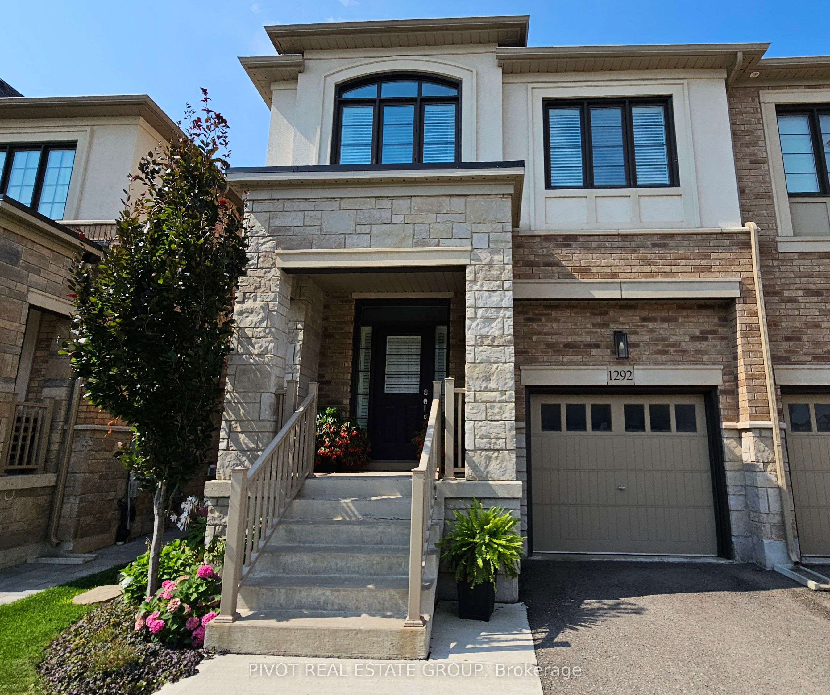 1292 Clarriage Court, Milton, ON L9E 1J4