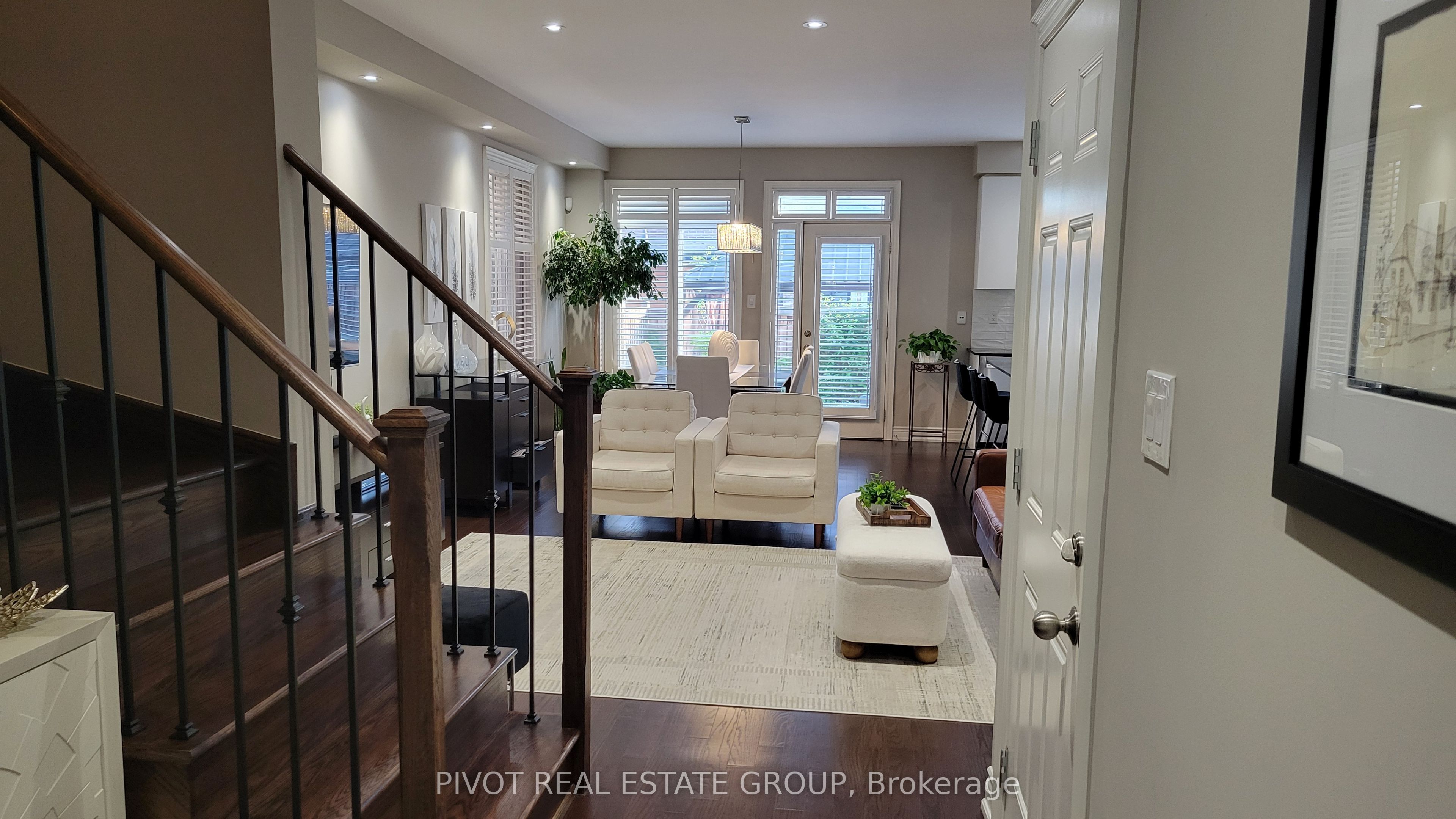 1292 Clarriage Court, Milton, ON L9E 1J4 photo 2