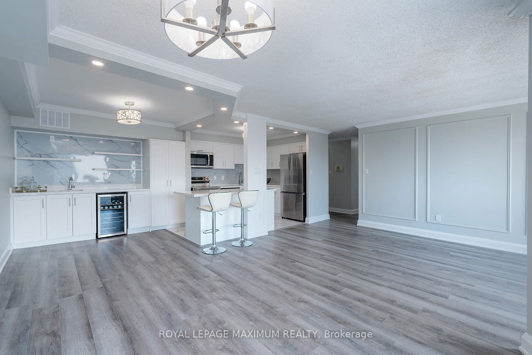 50 Elm Drive E 1205, Mississauga, ON L5A 3X2