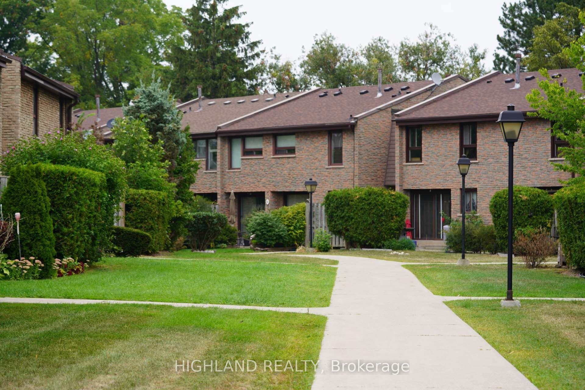 2605 Woodchester Drive #86, Mississauga, ON L5K 2E3