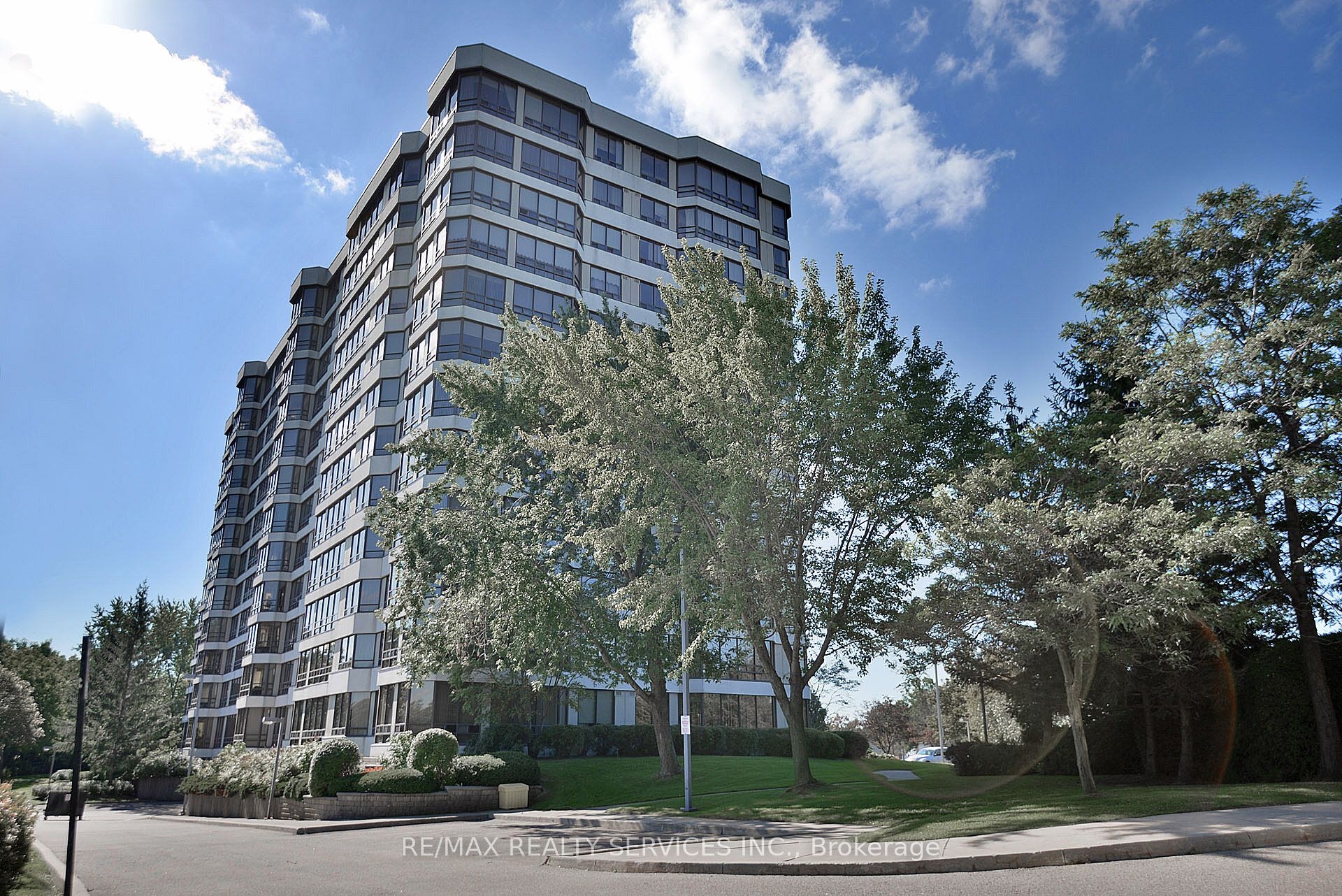 330 Mill Street S 402, Brampton, ON L6Y 3V3 photo 2
