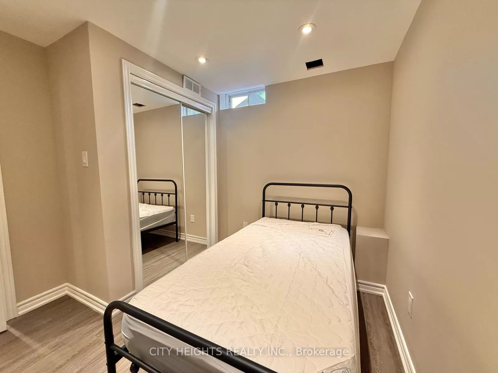 3265 Topeka Drive Basement, Mississauga, ON L5M 7V1
