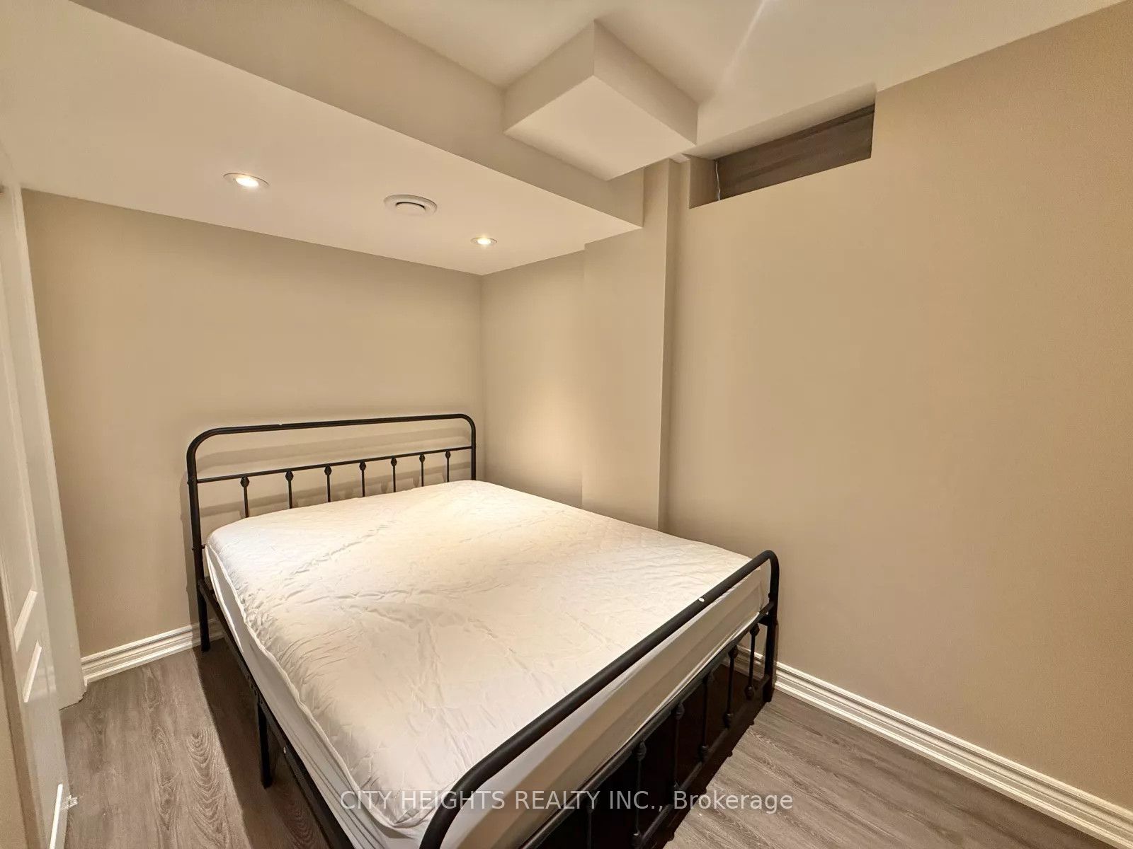 3265 Topeka Drive Basement, Mississauga, ON L5M 7V1 photo 5
