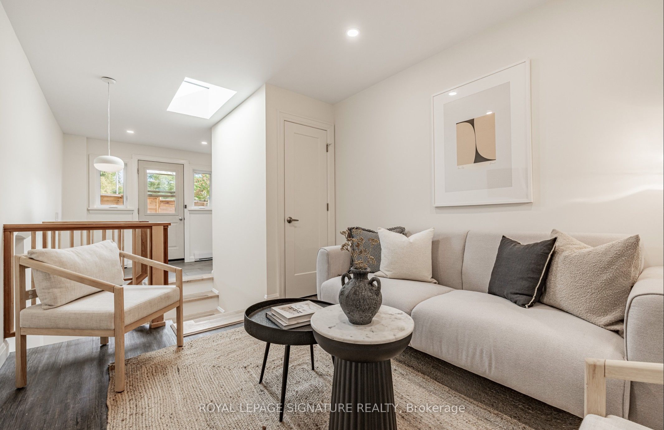 54 Pasadena Gardens B, Toronto, ON M6S 4R5
