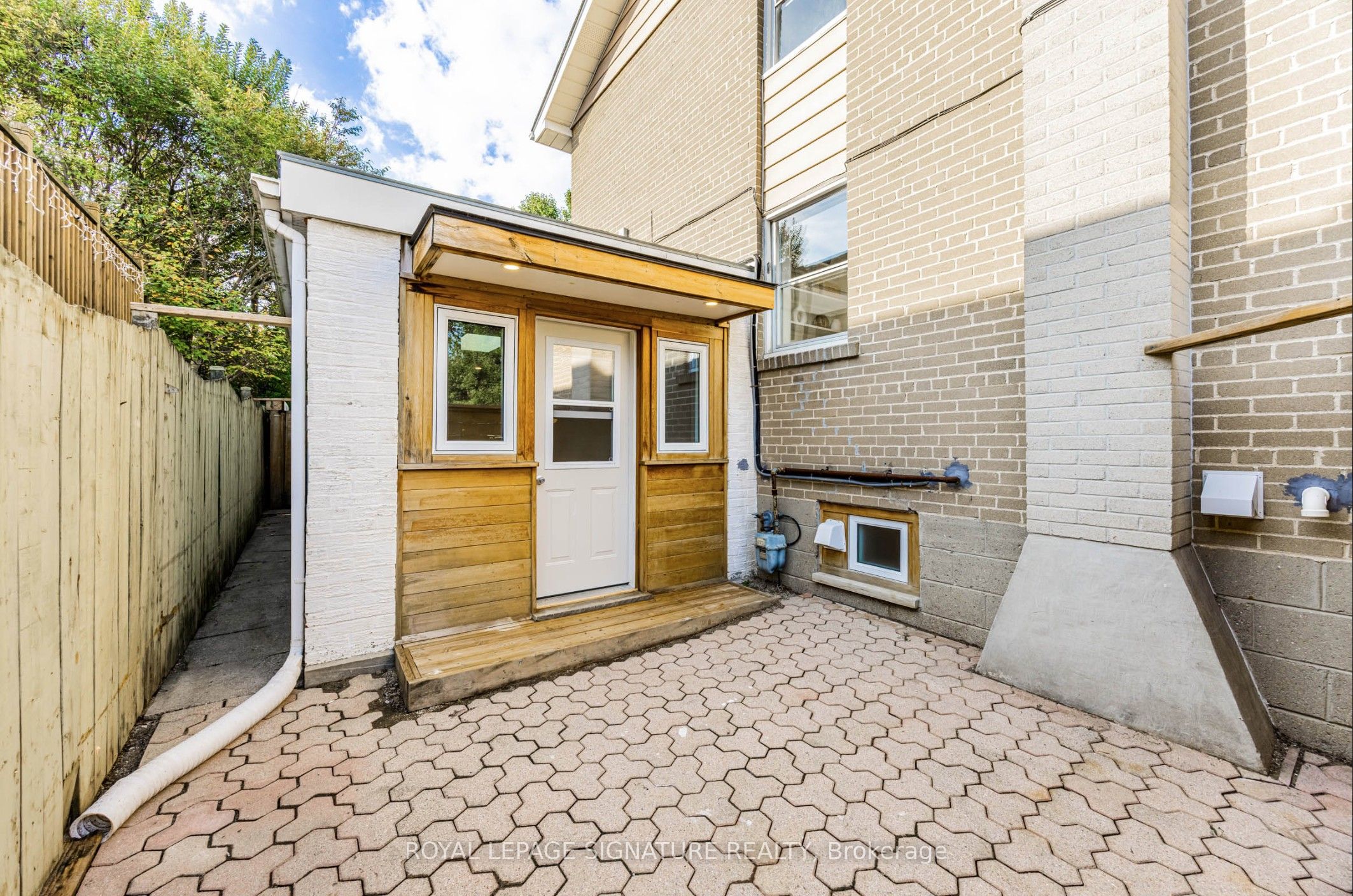 54 Pasadena Gardens B, Toronto, ON M6S 4R5 photo 2