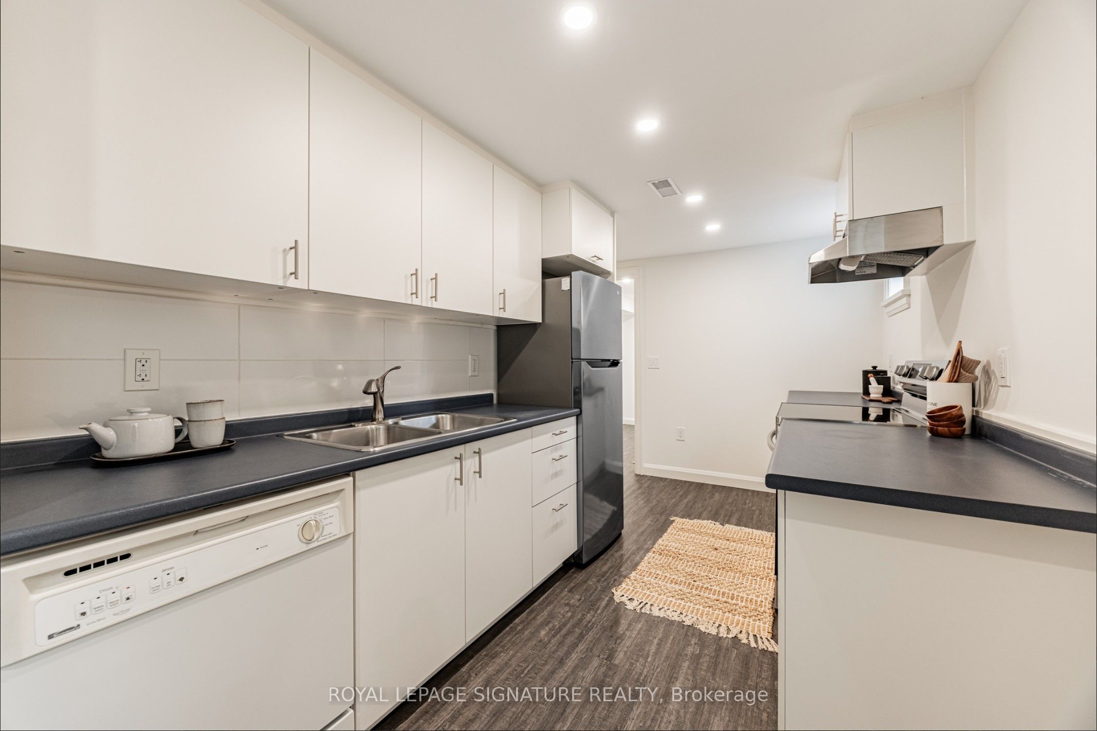 54 Pasadena Gardens B, Toronto, ON M6S 4R5 photo 5