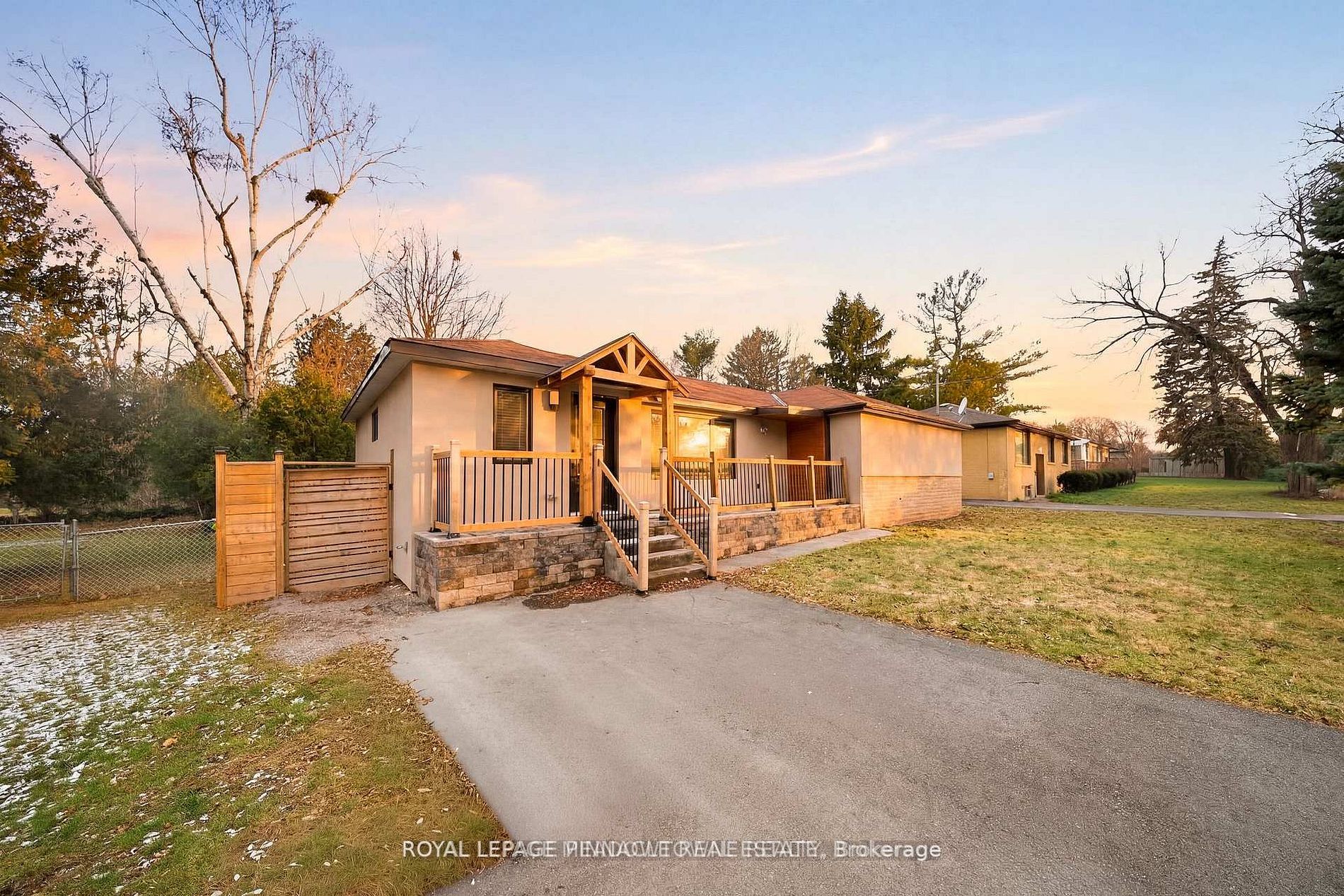208 Glen Oak Drive, Oakville, ON L6K 2J2 photo 3