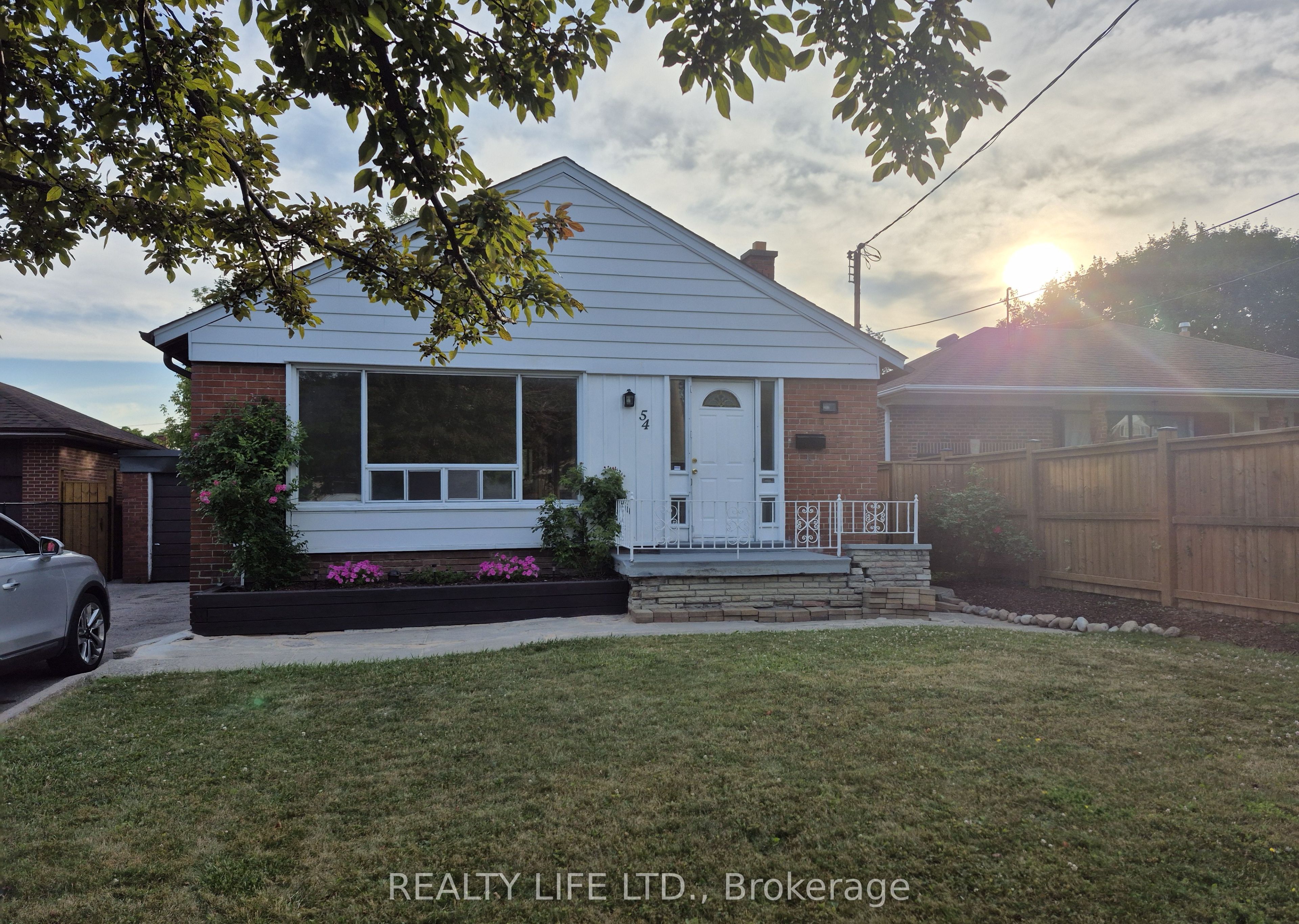 54 Garside Crescent, Toronto, ON M6M 2Z6