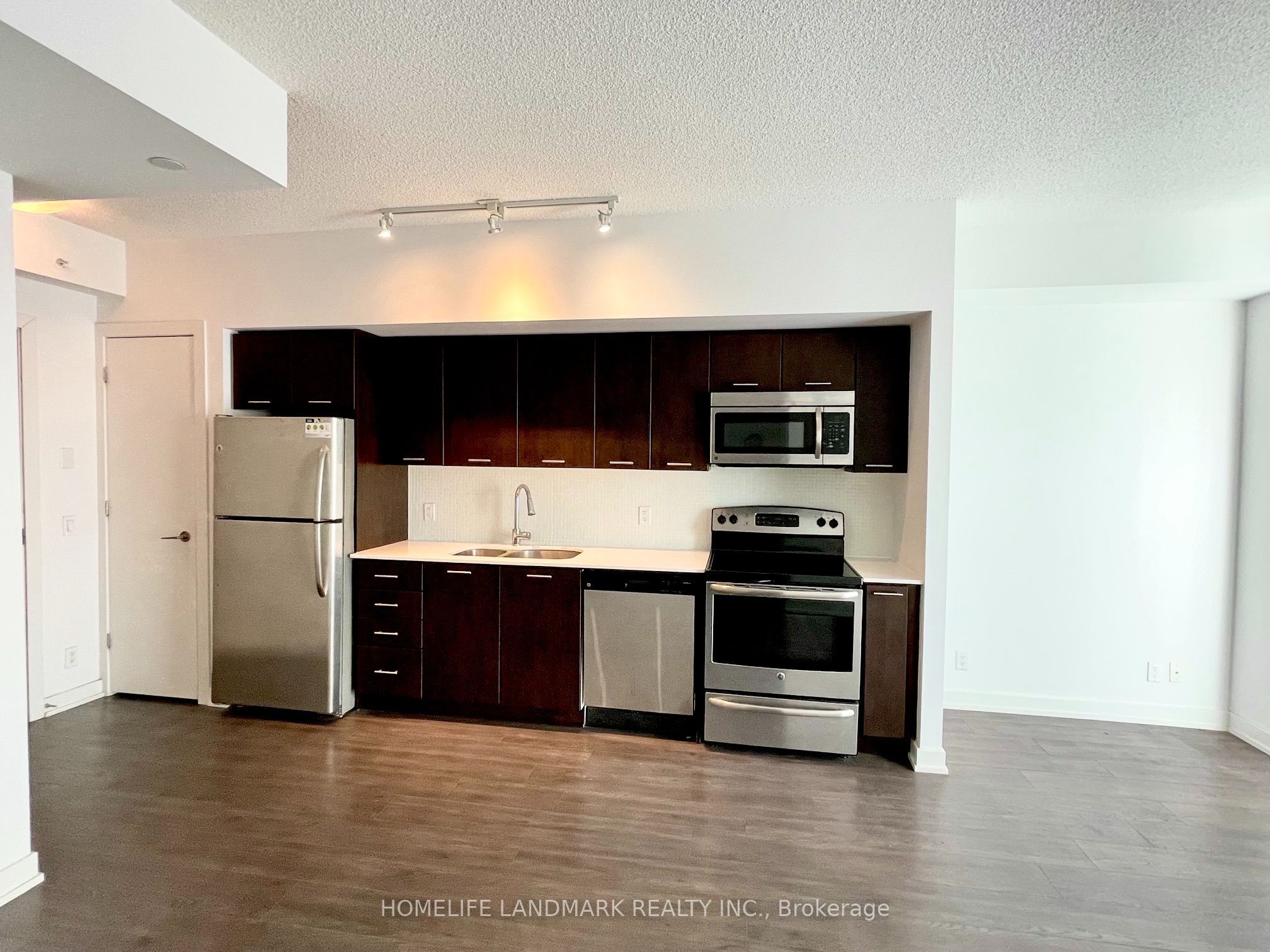 2220 Lakeshore Boulevard W 3210, Toronto, ON M8V 0C1