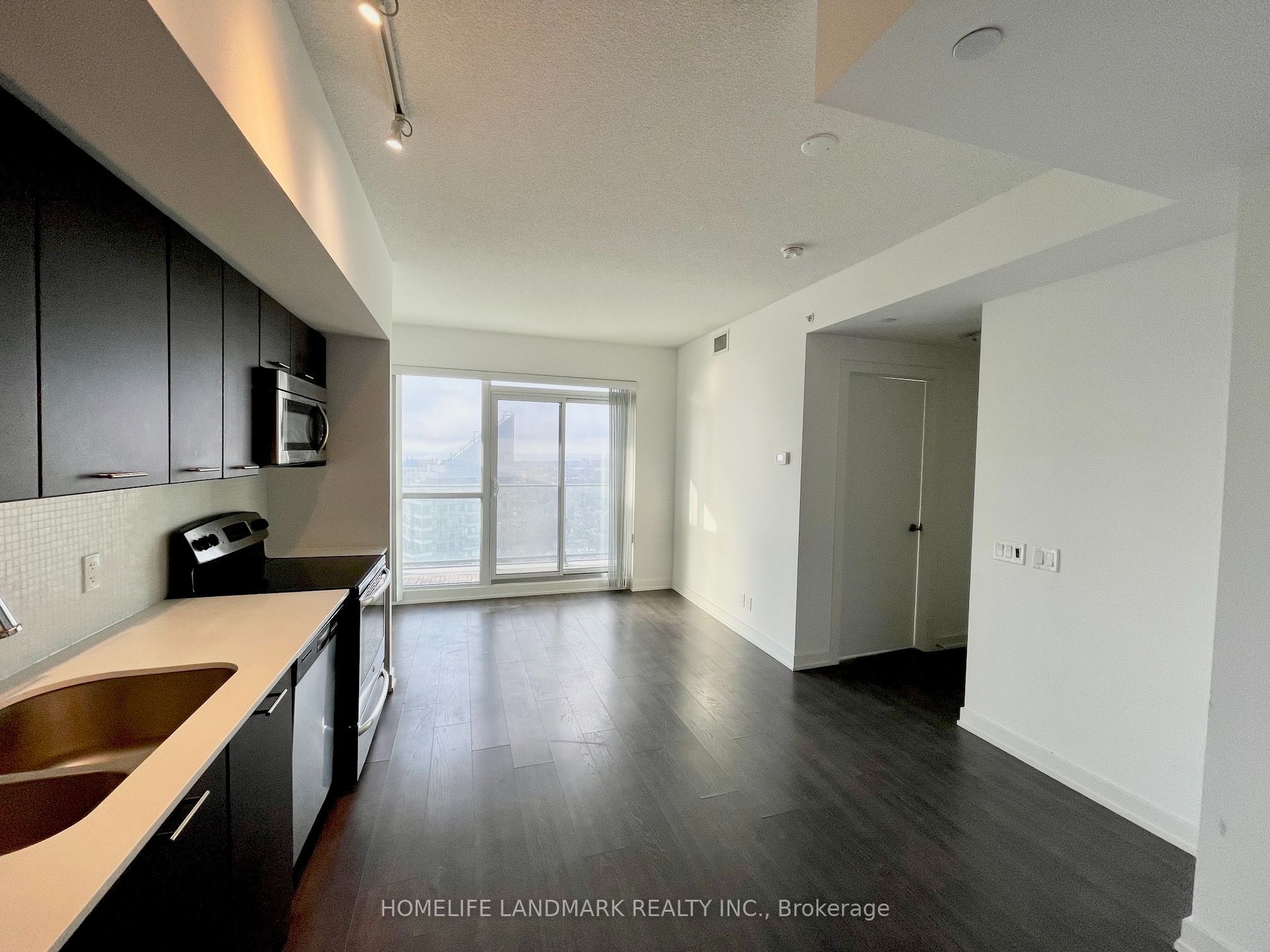 2220 Lakeshore Boulevard W 3210, Toronto, ON M8V 0C1 photo 2