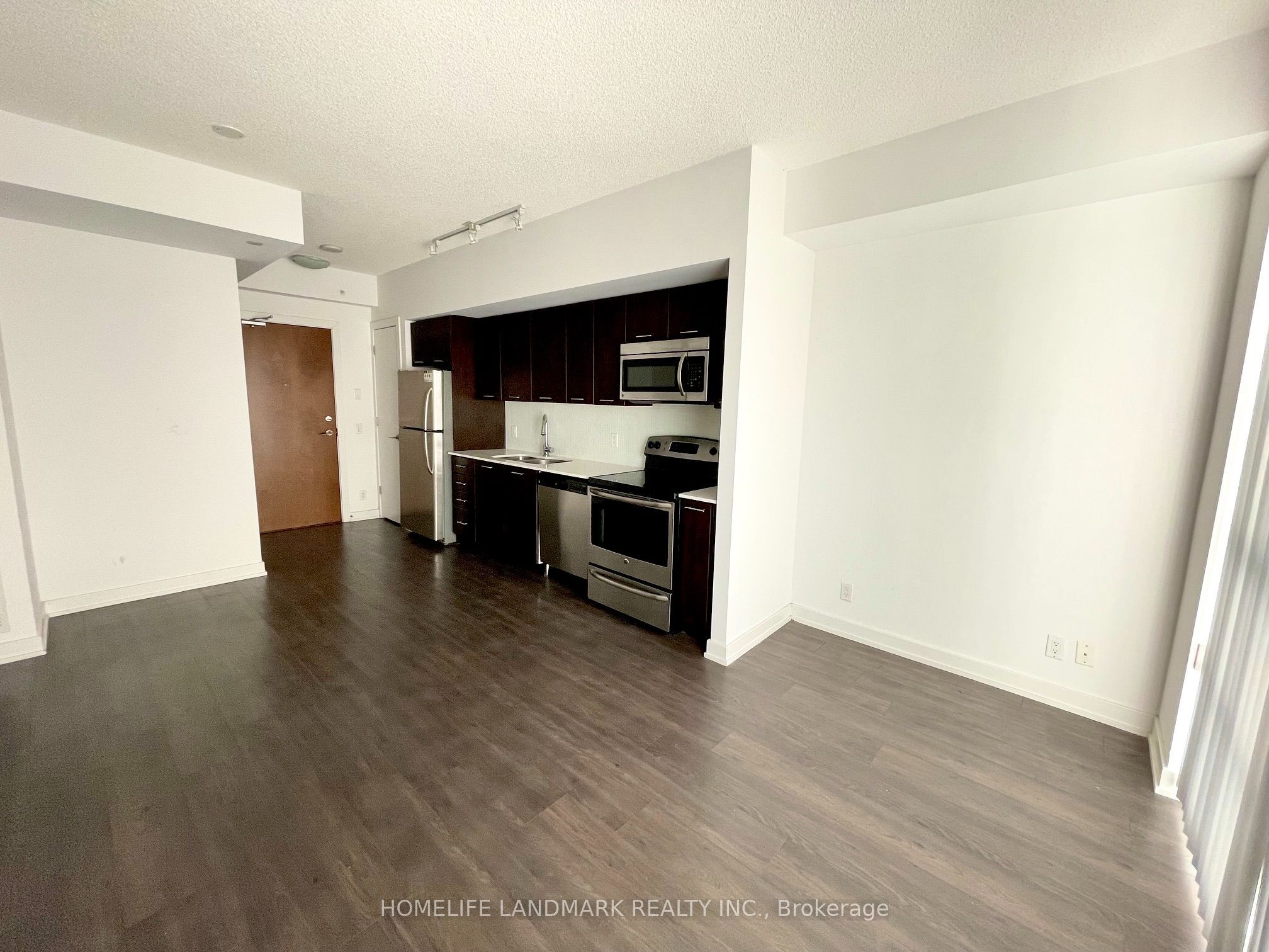 2220 Lakeshore Boulevard W 3210, Toronto, ON M8V 0C1 photo 4