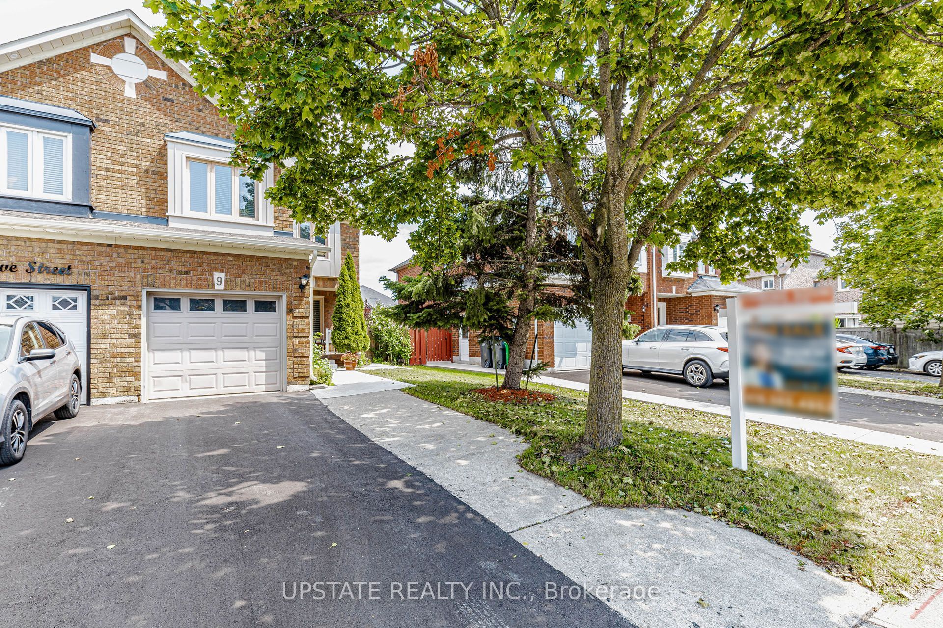 9 Palmolive Street, Brampton, ON L6R 1P4 photo 2