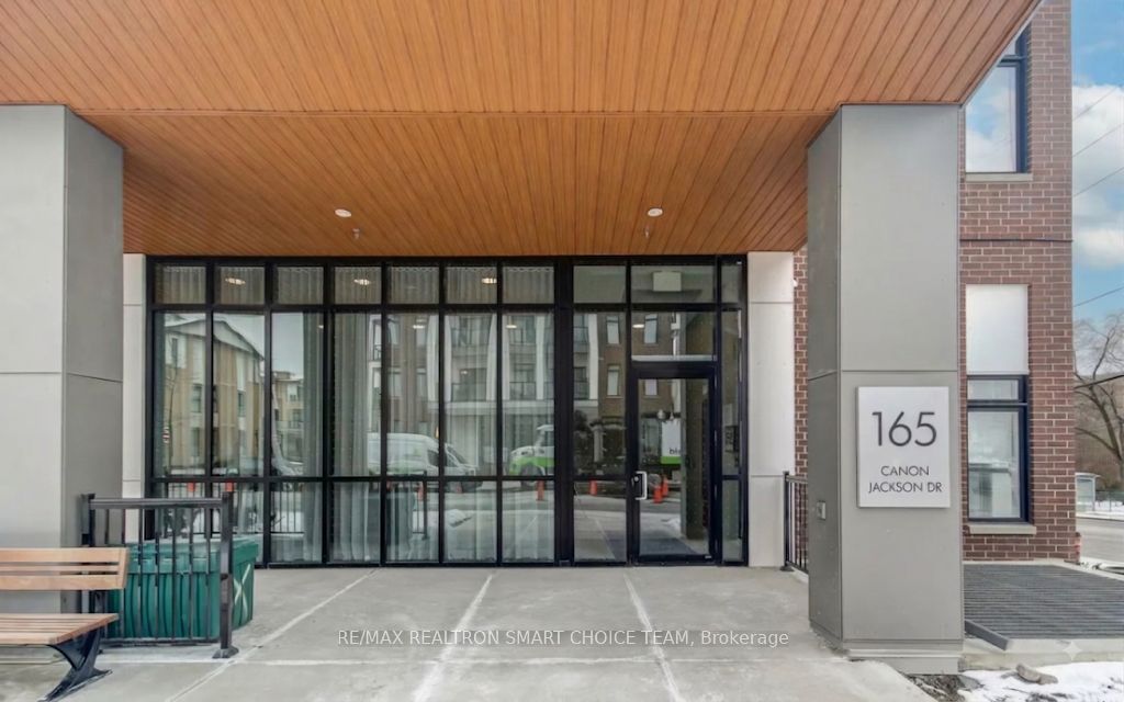 165 Canon Jackson Drive 311, Toronto, ON M6M 0C4 photo 2