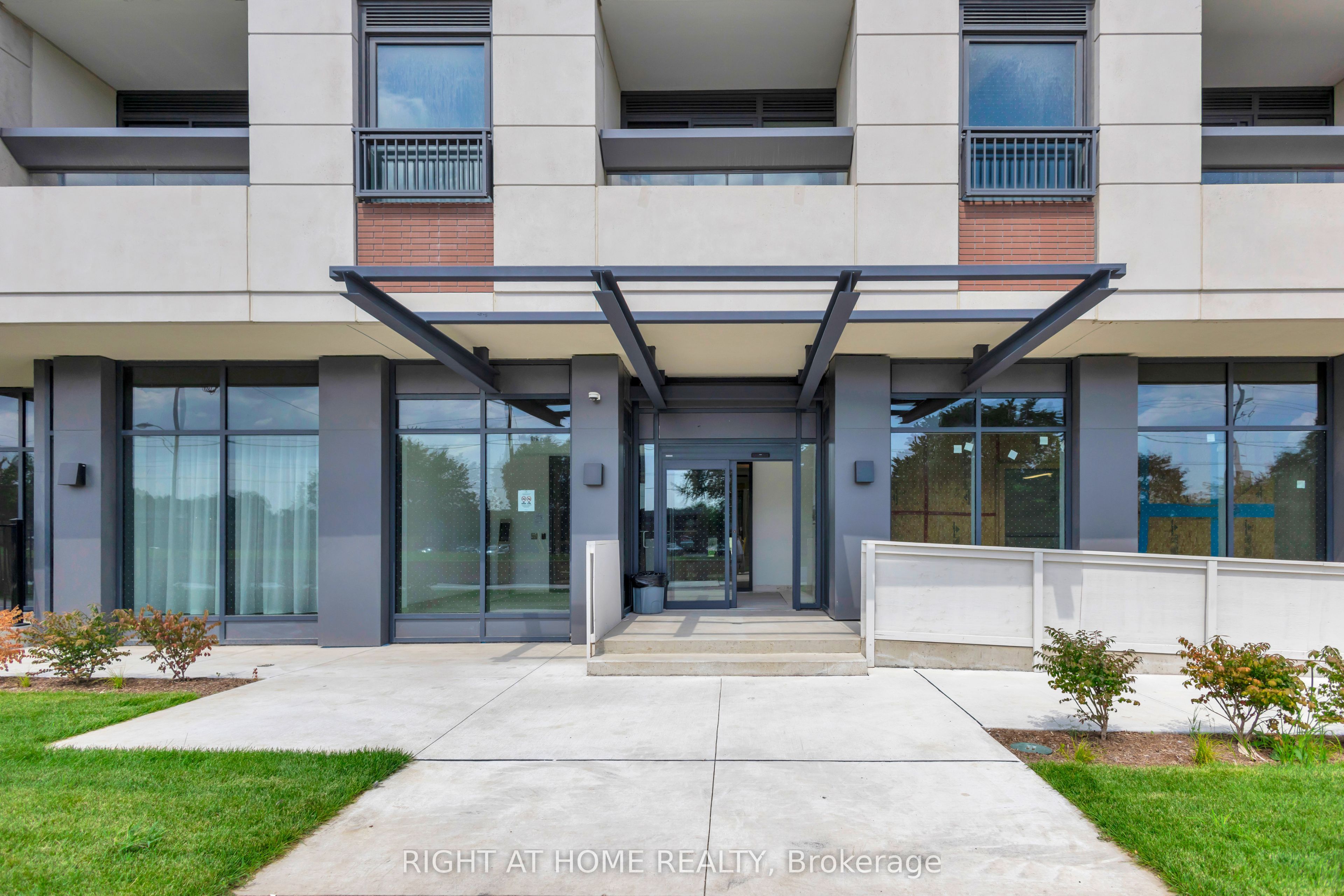 4010 Eglinton Avenue W 1501, Toronto, ON M9A 0G5 photo 3
